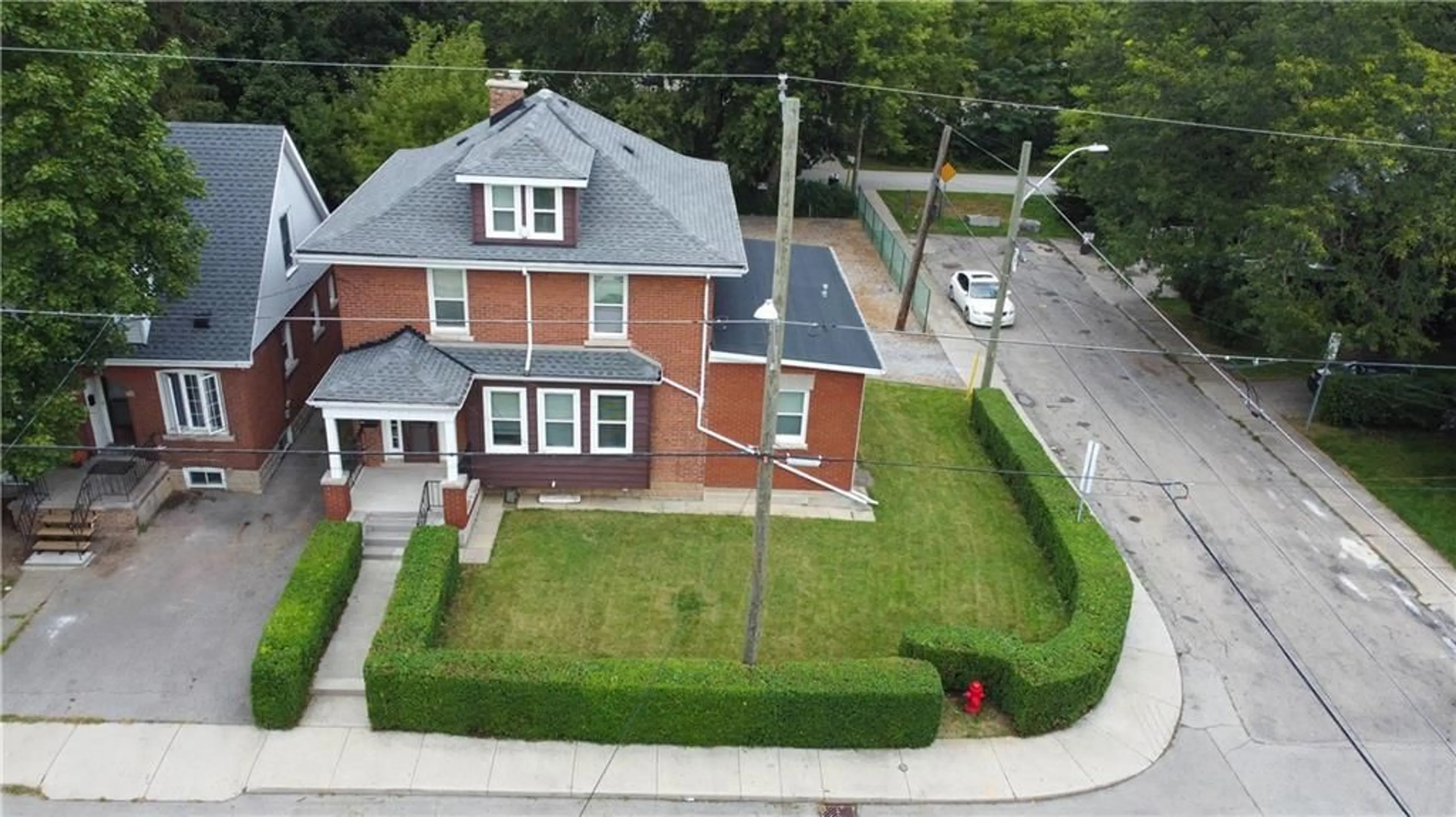 Frontside or backside of a home for 4 WARD Ave, Hamilton Ontario L8S 2E5