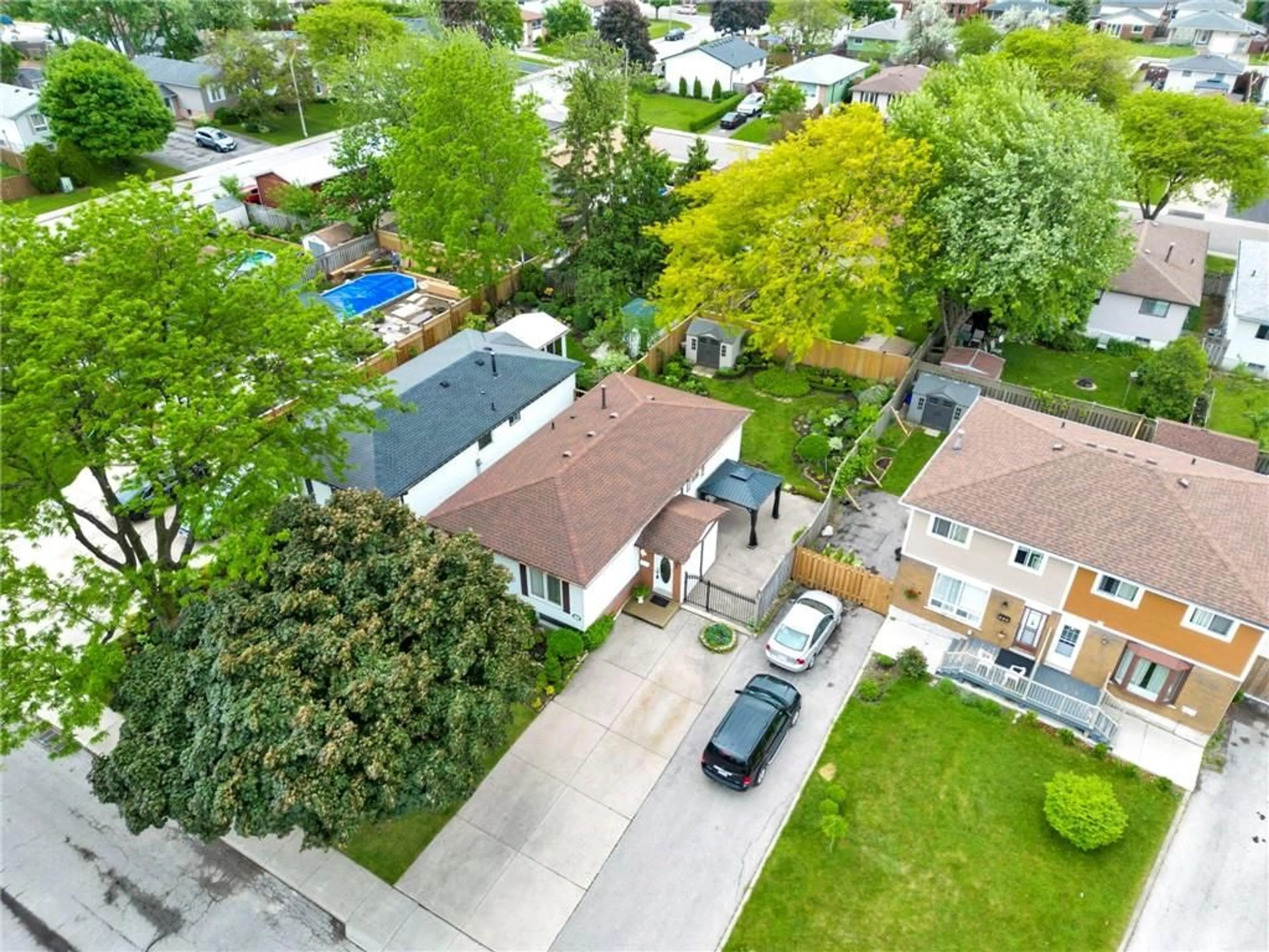 Frontside or backside of a home for 113 Folkestone Ave, Hamilton Ontario L8V 4N2