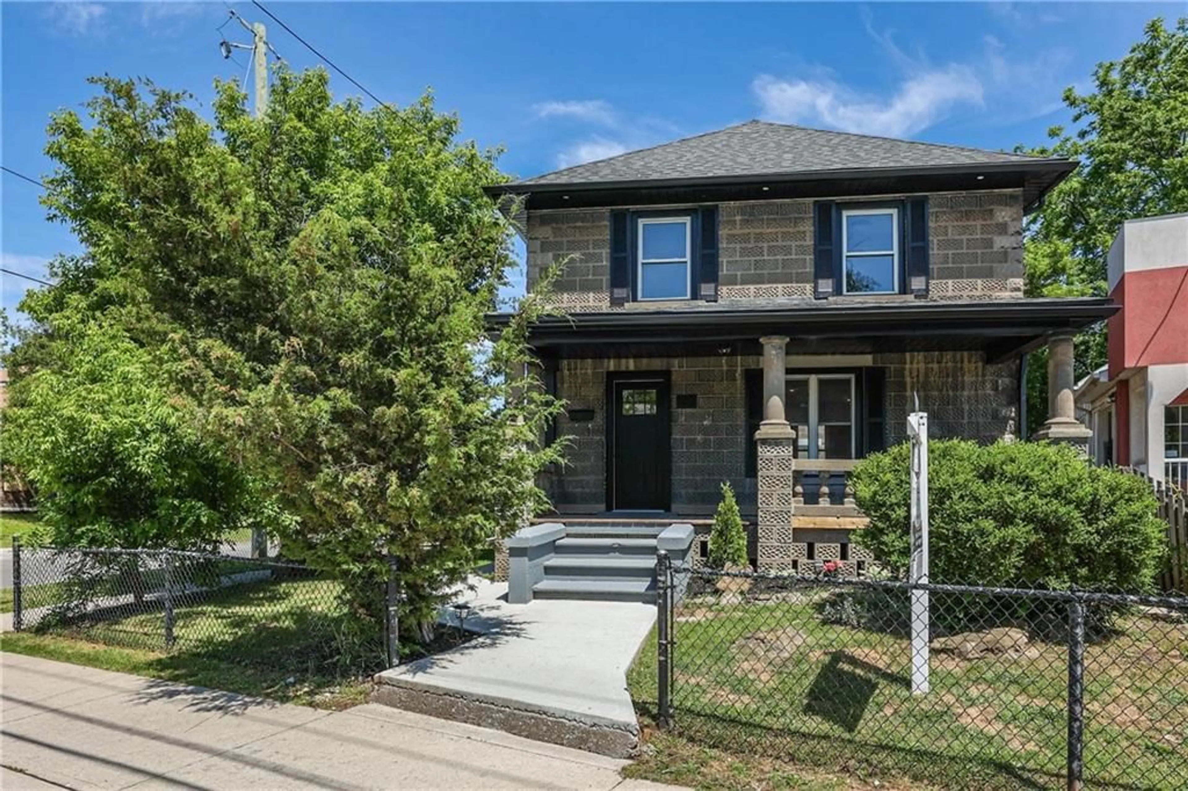 Home with brick exterior material for 193 QUEENSTON St, St. Catharines Ontario L2R 3A4