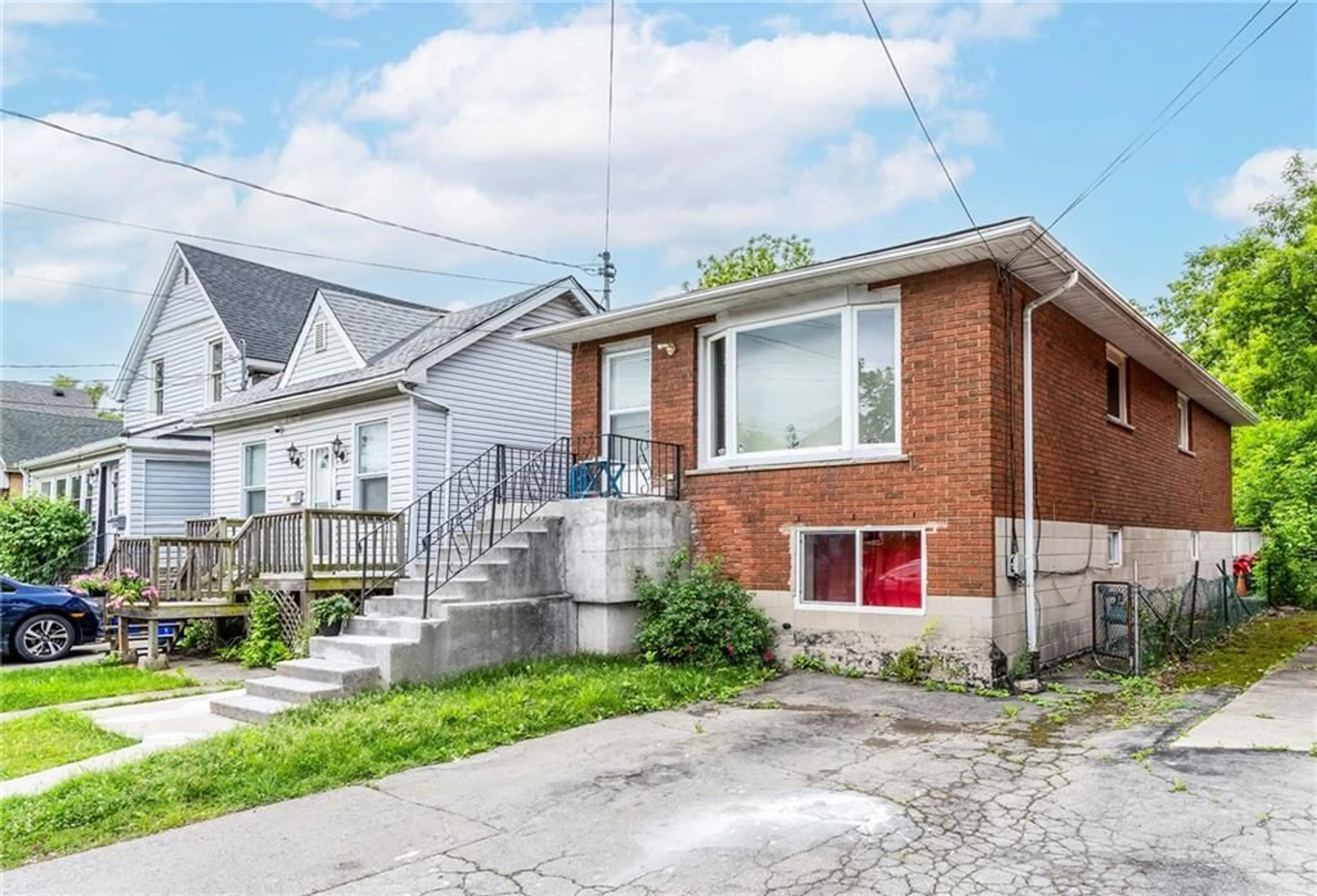 Frontside or backside of a home for 28 EAST 23rd St, Hamilton Ontario L8V 2W6