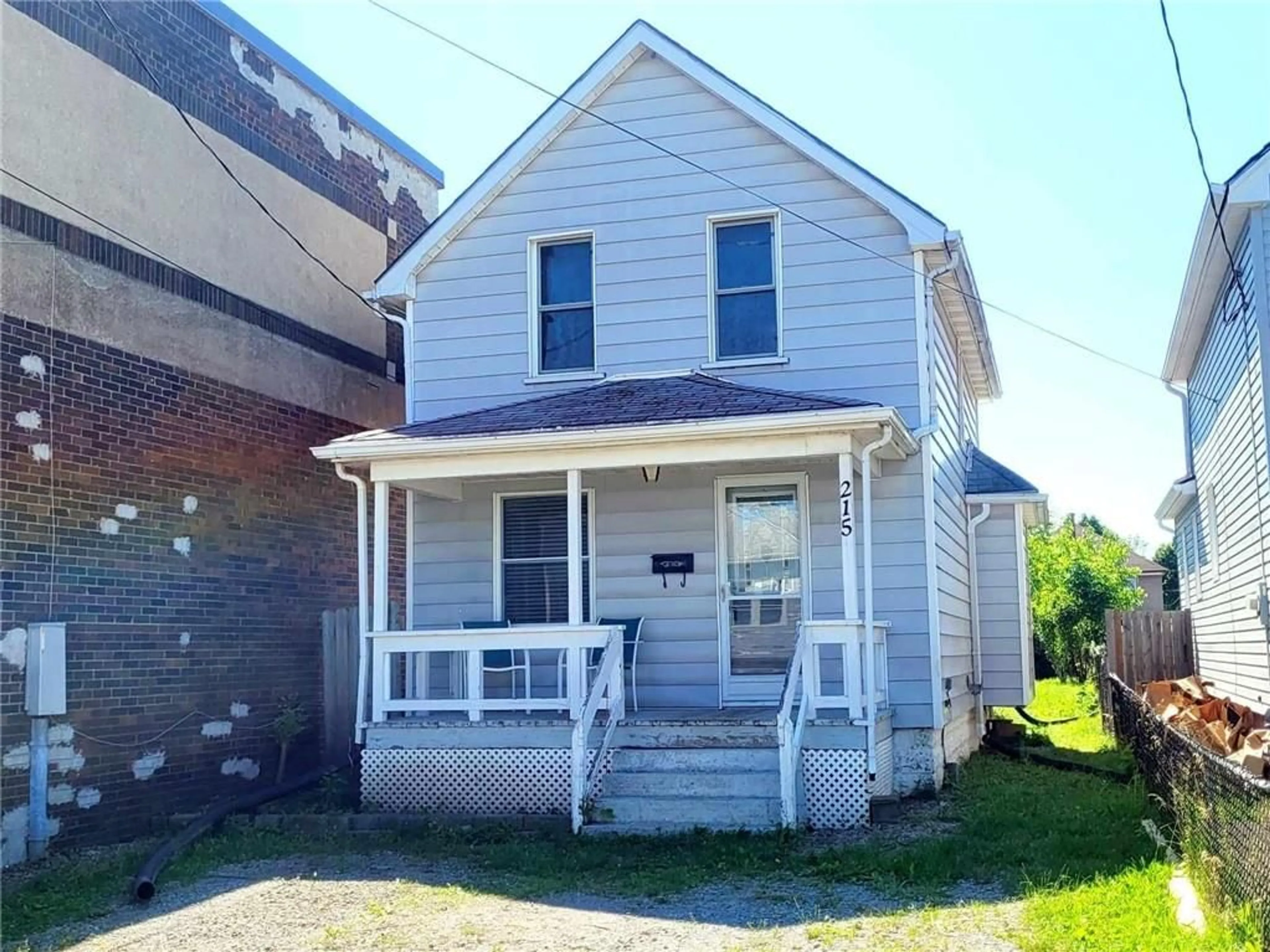 Frontside or backside of a home for 215 BURGAR St, Welland Ontario L3B 2T3