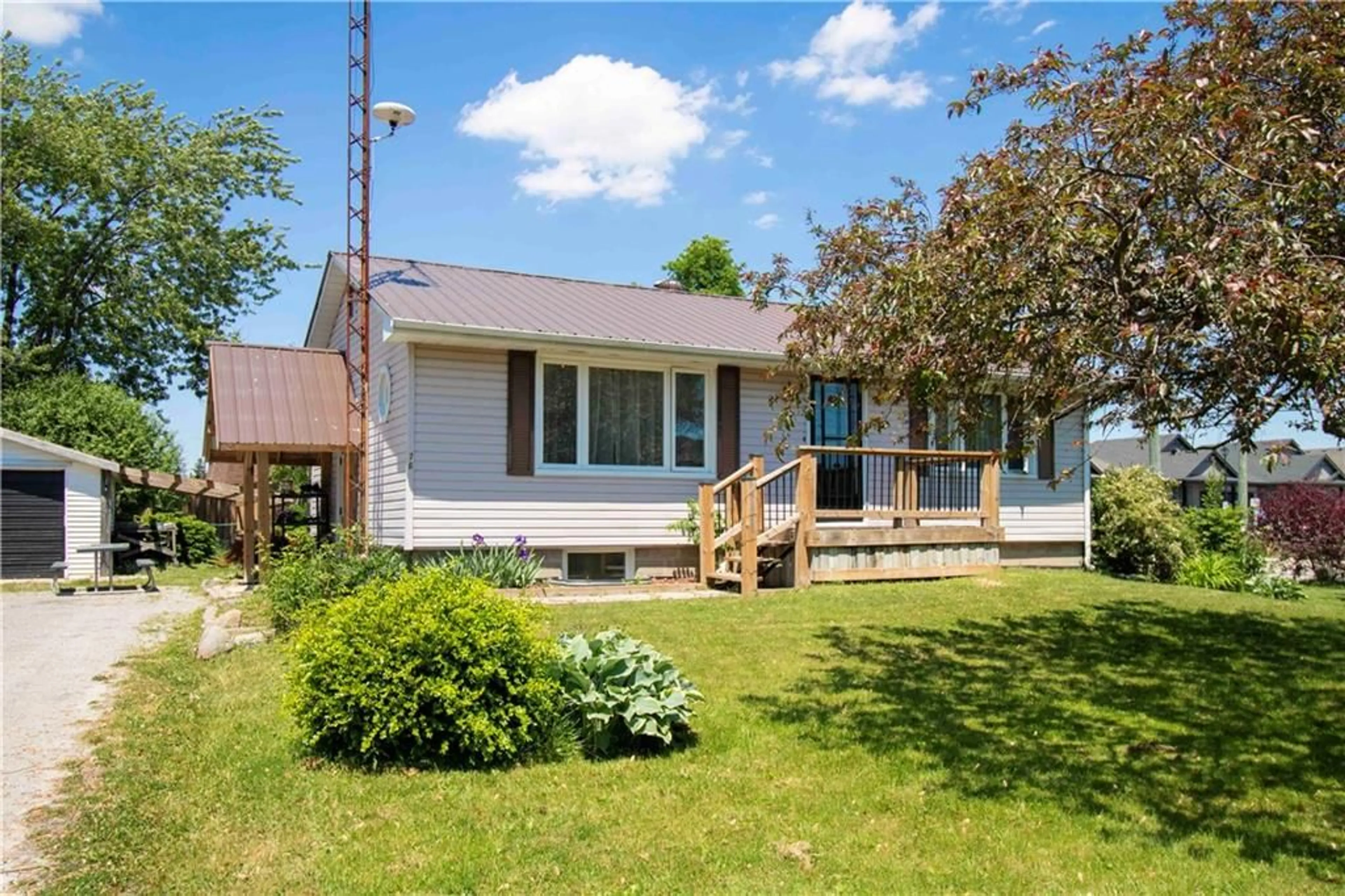 Cottage for 76 TALBOT St, Jarvis Ontario N0A 1J0