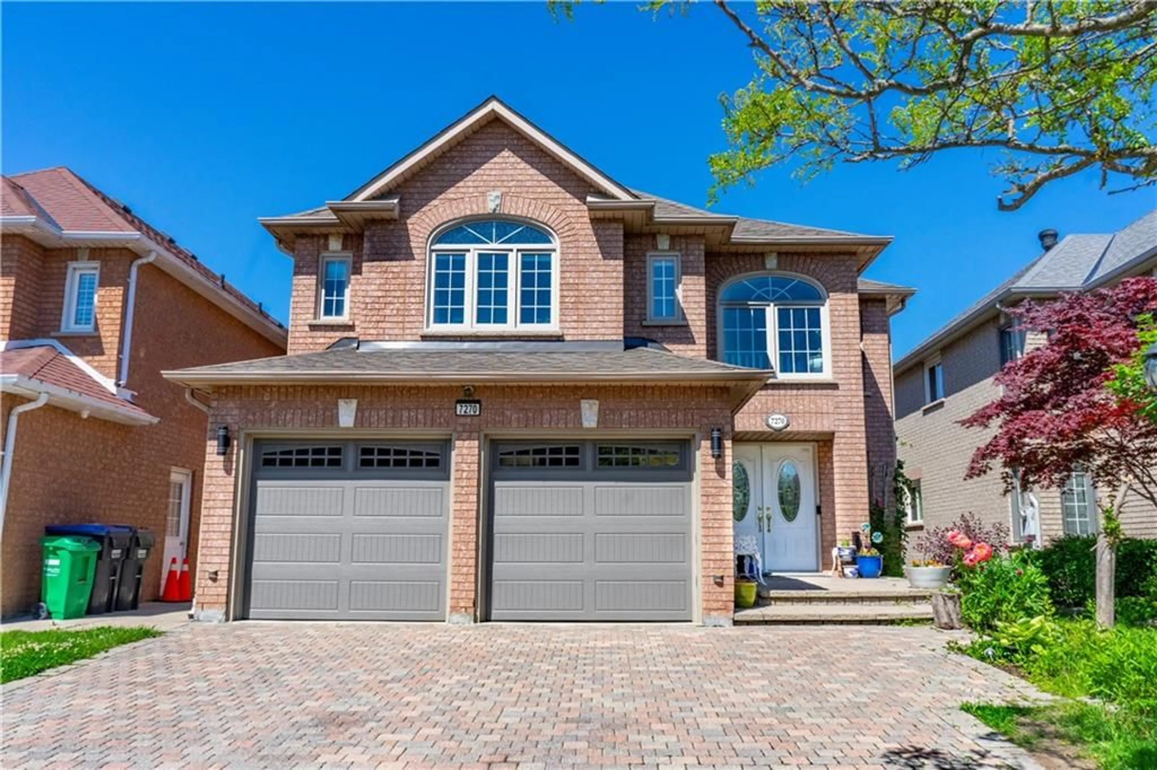 Home with brick exterior material for 7270 SANDHURST Dr, Mississauga Ontario L5N 7G8