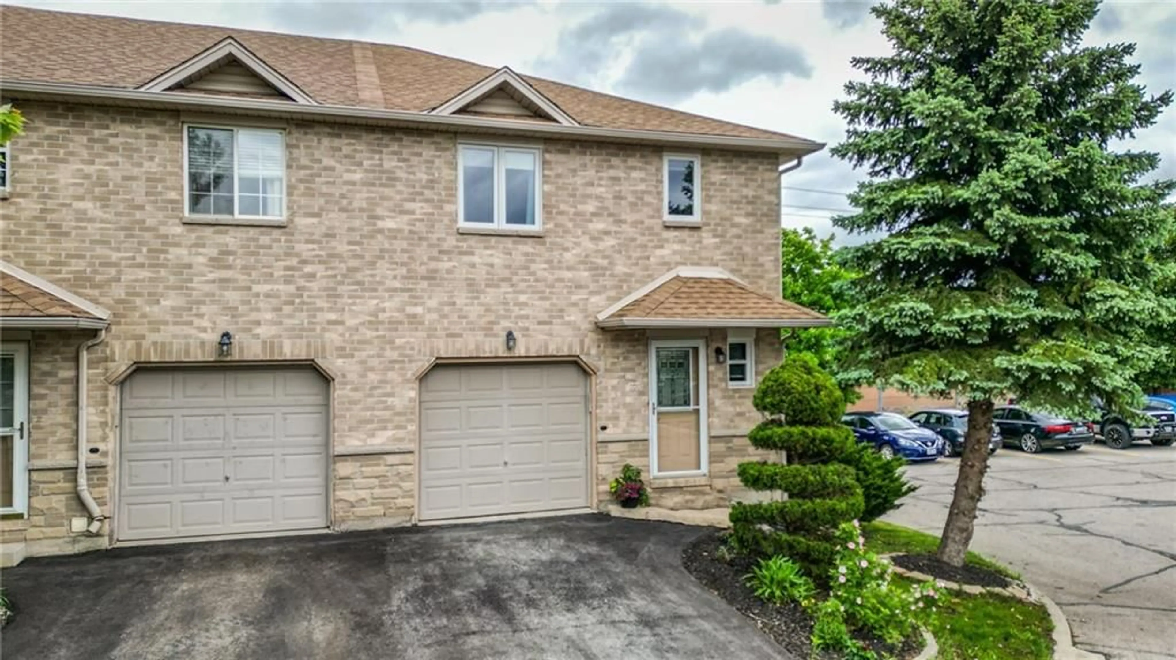 A pic from exterior of the house or condo for 39 Pinewoods Dr #25, Stoney Creek Ontario L8J 3Z3
