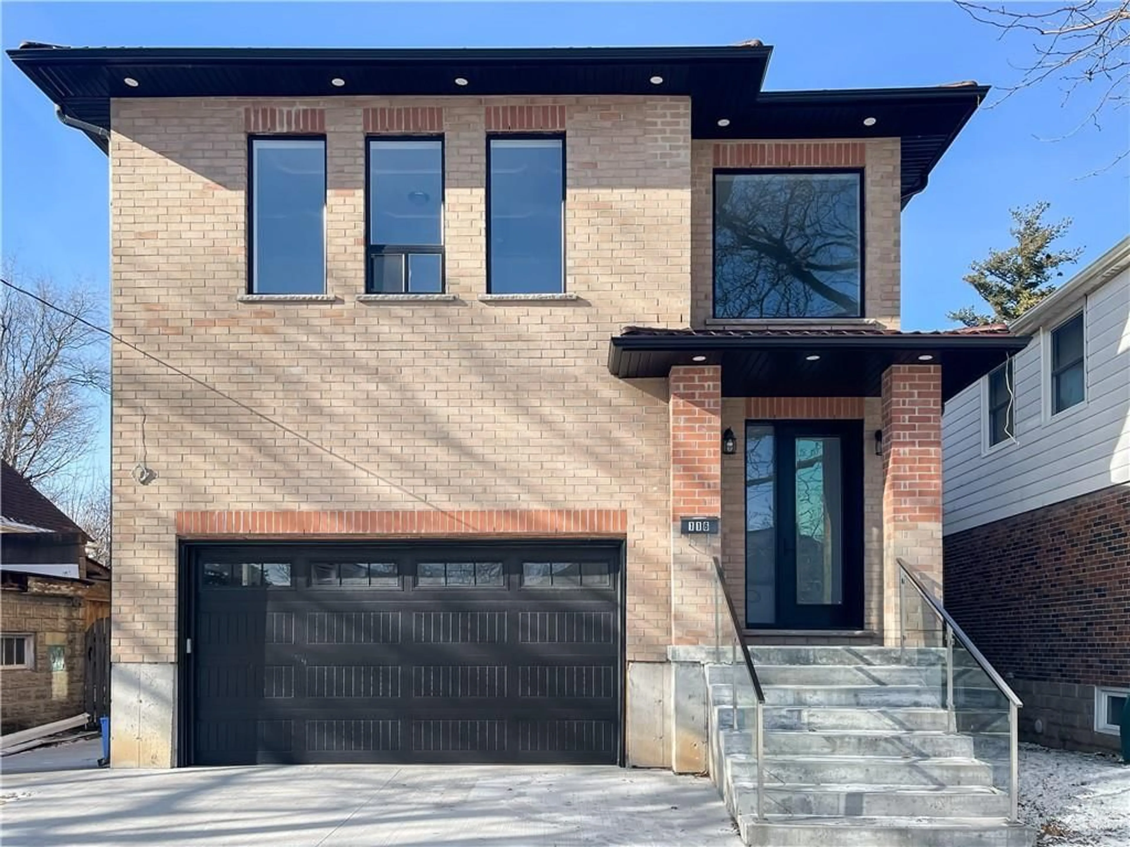 Home with brick exterior material for 116 East 21 St, Hamilton Ontario L8V 2T4