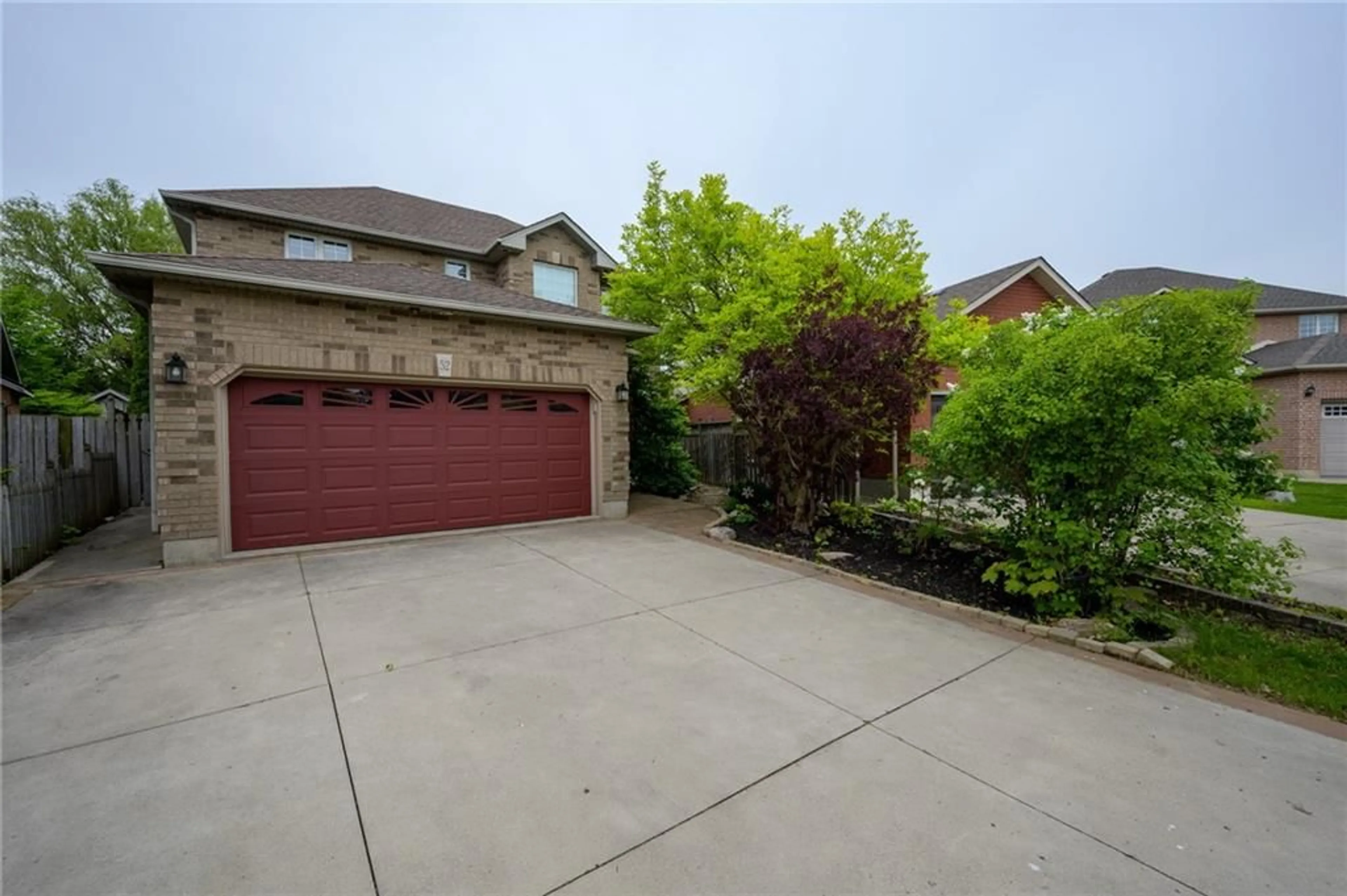 Frontside or backside of a home for 52 Hillgarden Dr, Stoney Creek Ontario L8J 3R3