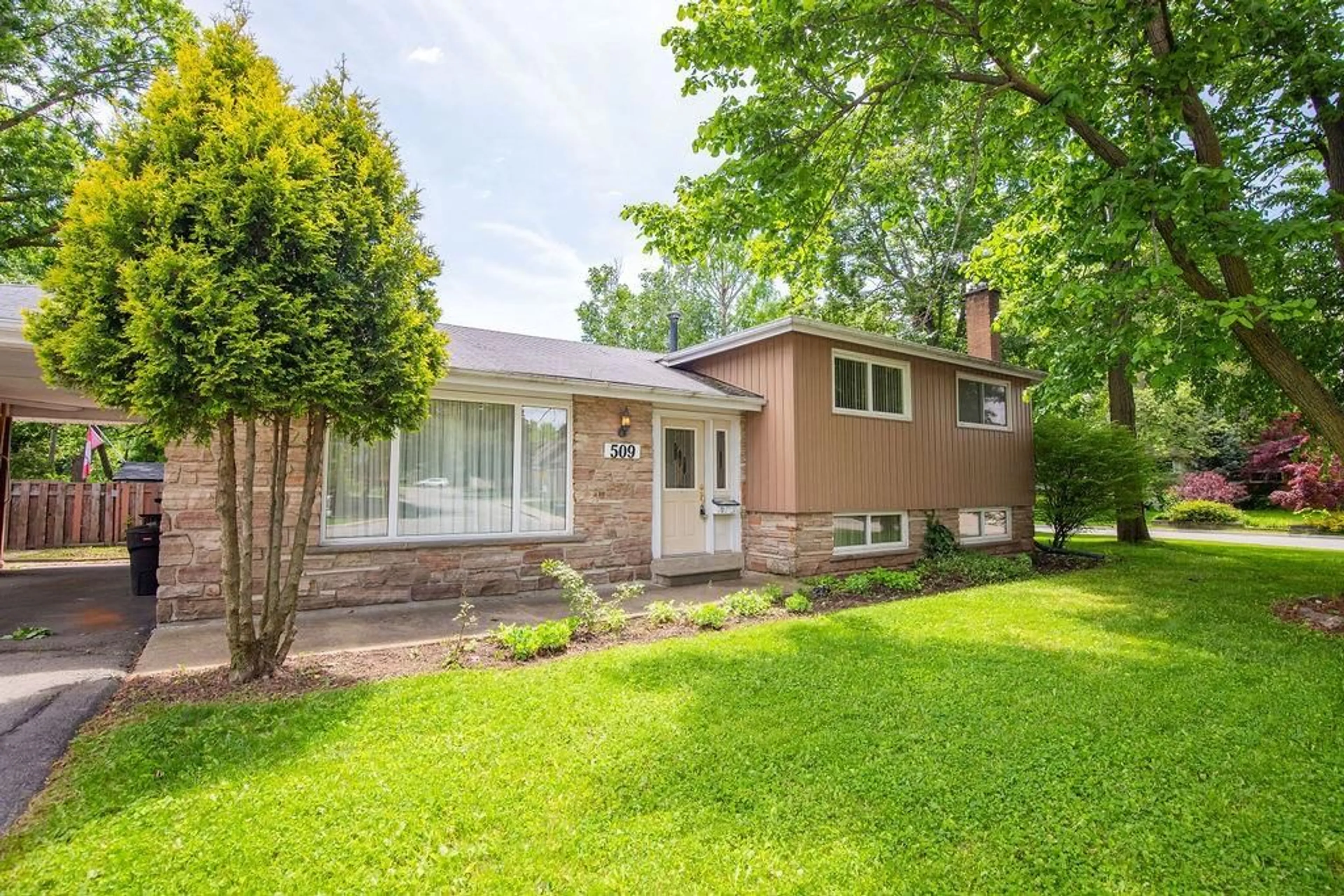 Frontside or backside of a home for 509 FORESTWOOD Cres, Burlington Ontario L7L 4K2