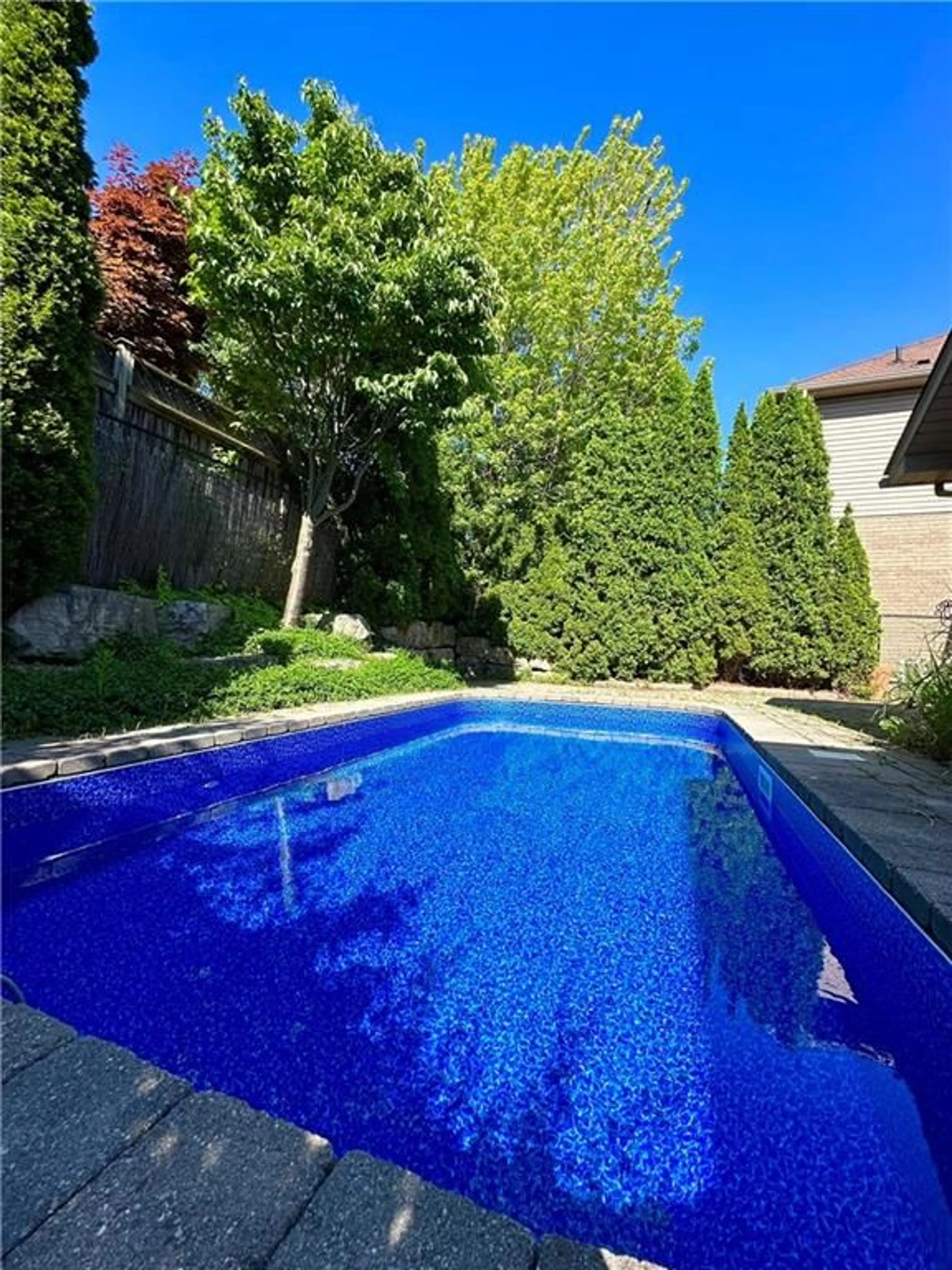 Indoor or outdoor pool for 251 BRAITHWAITE Ave, Hamilton Ontario L9G 5A7