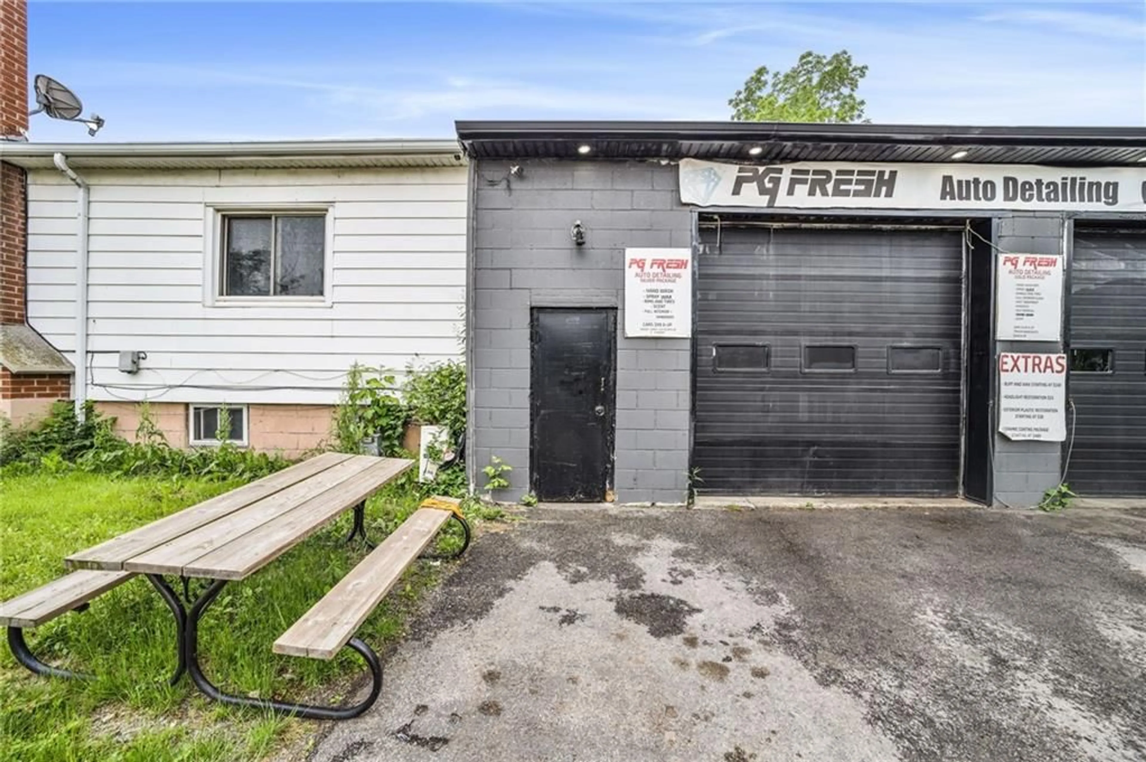 Indoor garage for 62 EAST 33RD St, Hamilton Ontario L8V 3T2