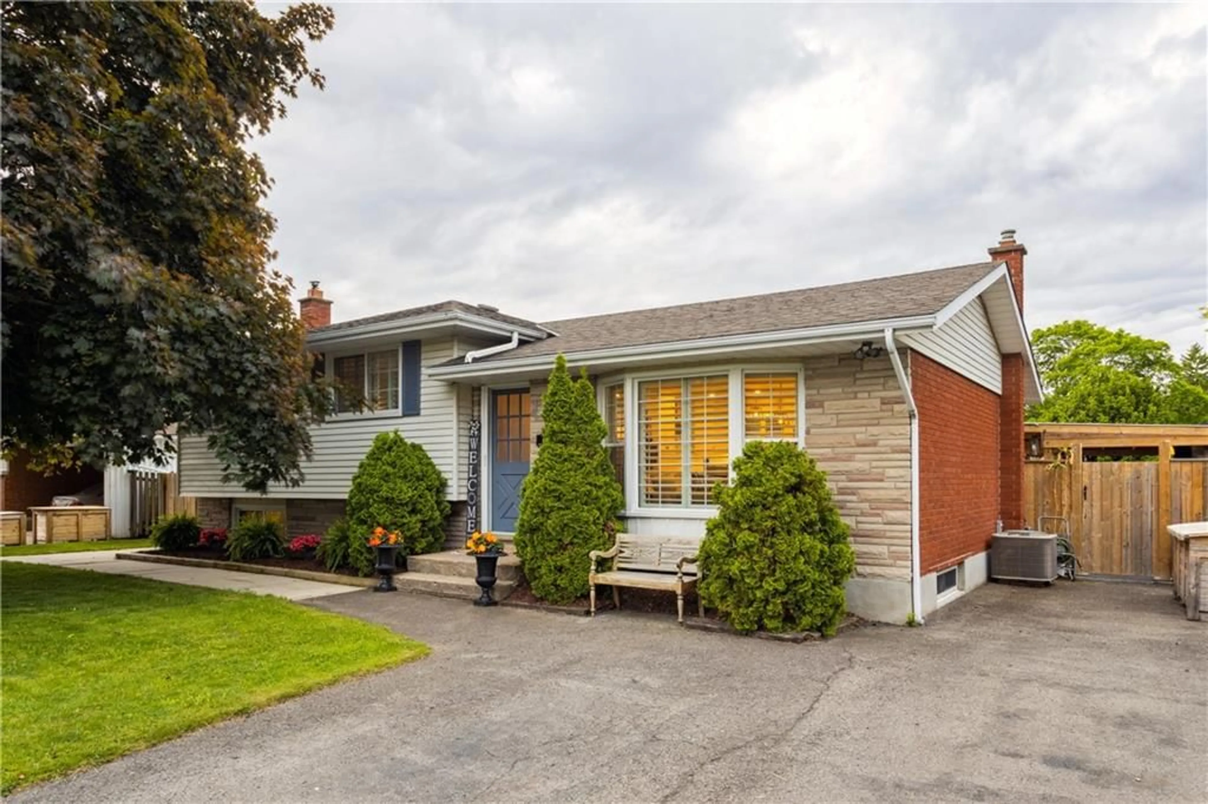 Frontside or backside of a home for 65 TRELAWNE Dr, St. Catharines Ontario L2M 2H1