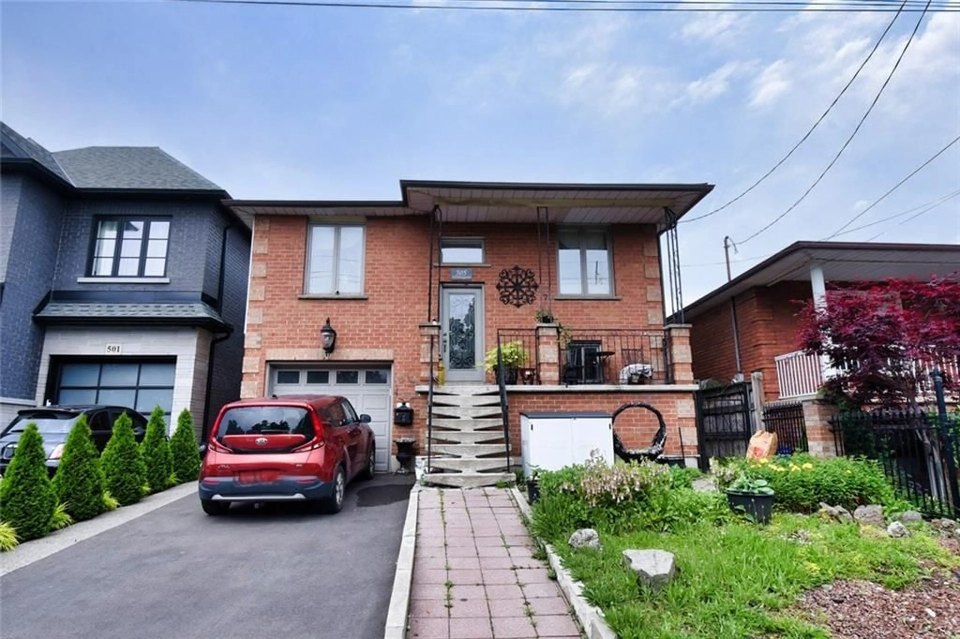 Outside view for 505 Wellington St, Hamilton Ontario L8L 5B5