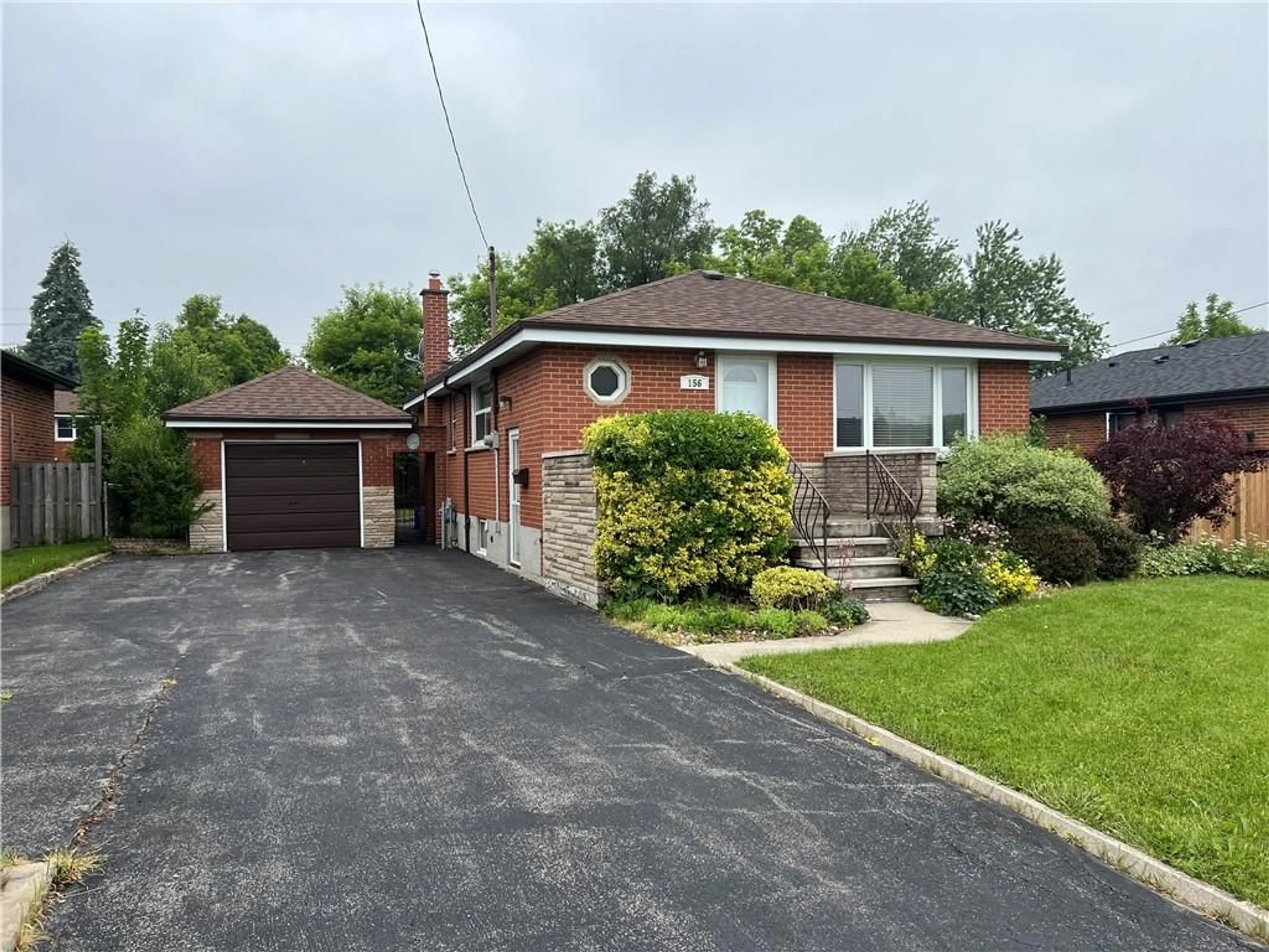 Frontside or backside of a home for 156 BRENTWOOD Dr, Hamilton Ontario L8T 3W6