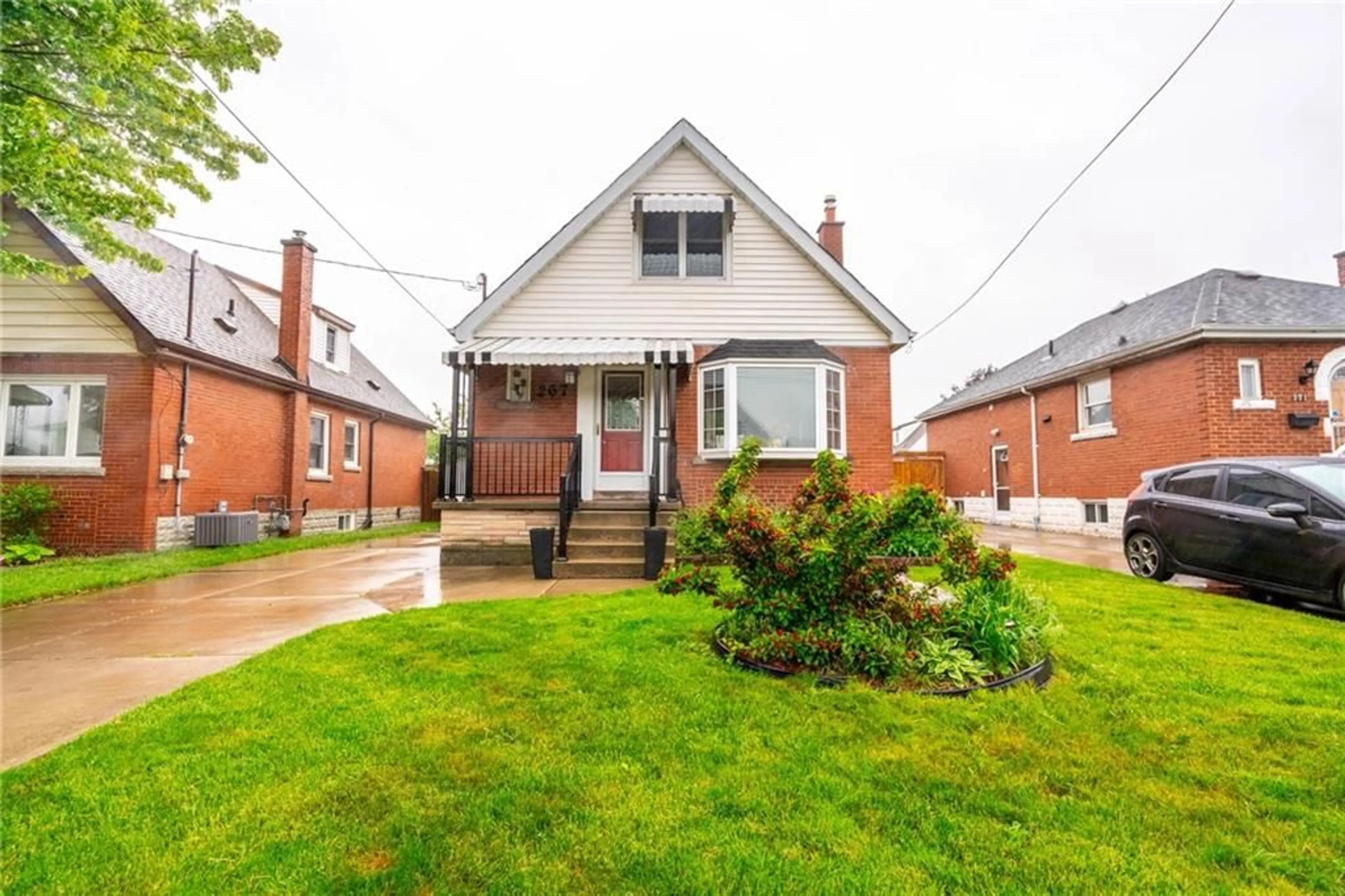 Frontside or backside of a home for 267 EAST 12TH St, Hamilton Ontario L9A 3X7