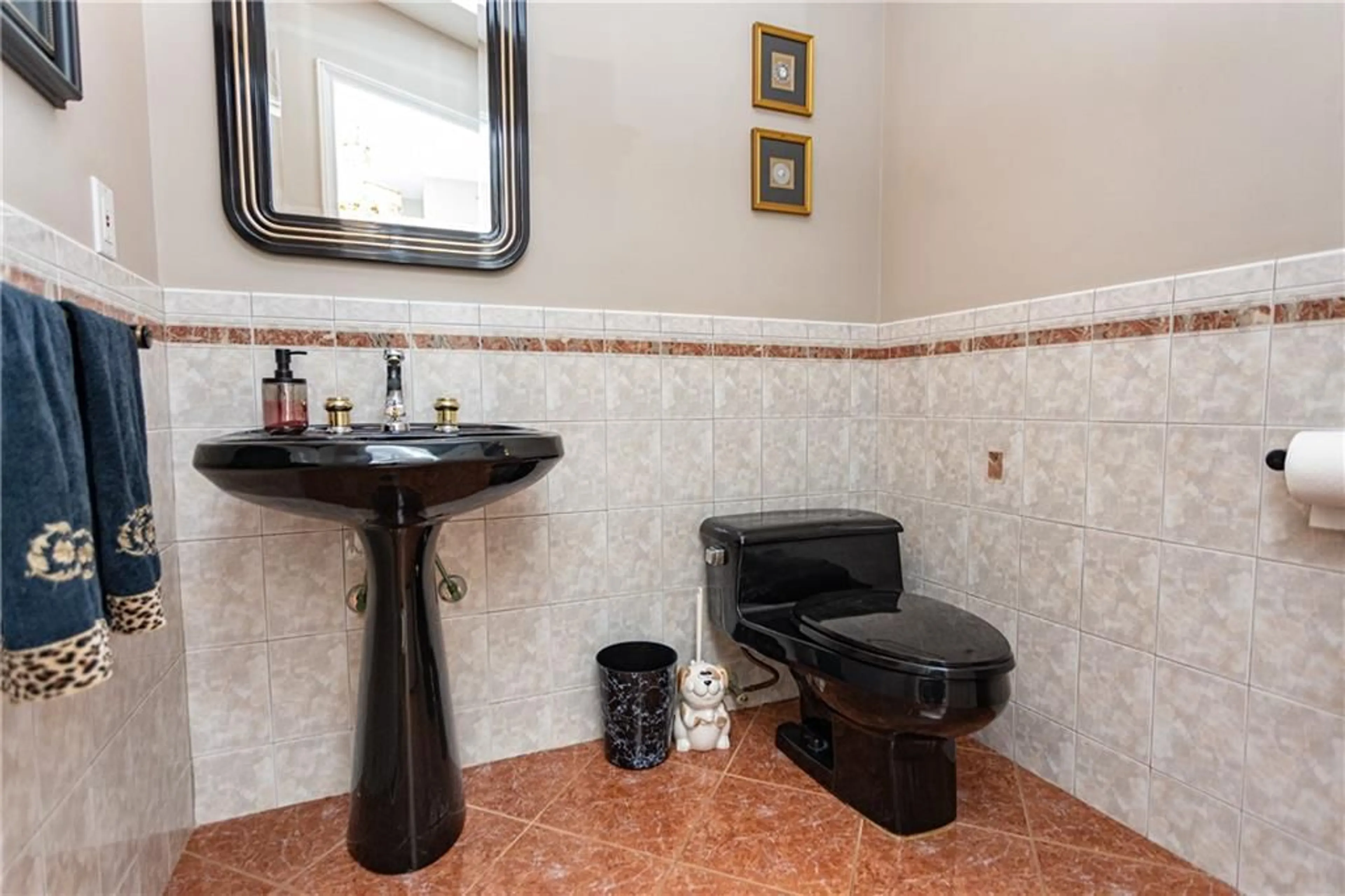 Standard bathroom, ceramic floors for 2740 SOUTH GRIMSBY #18 Rd, West Lincoln Ontario L0R 2A0