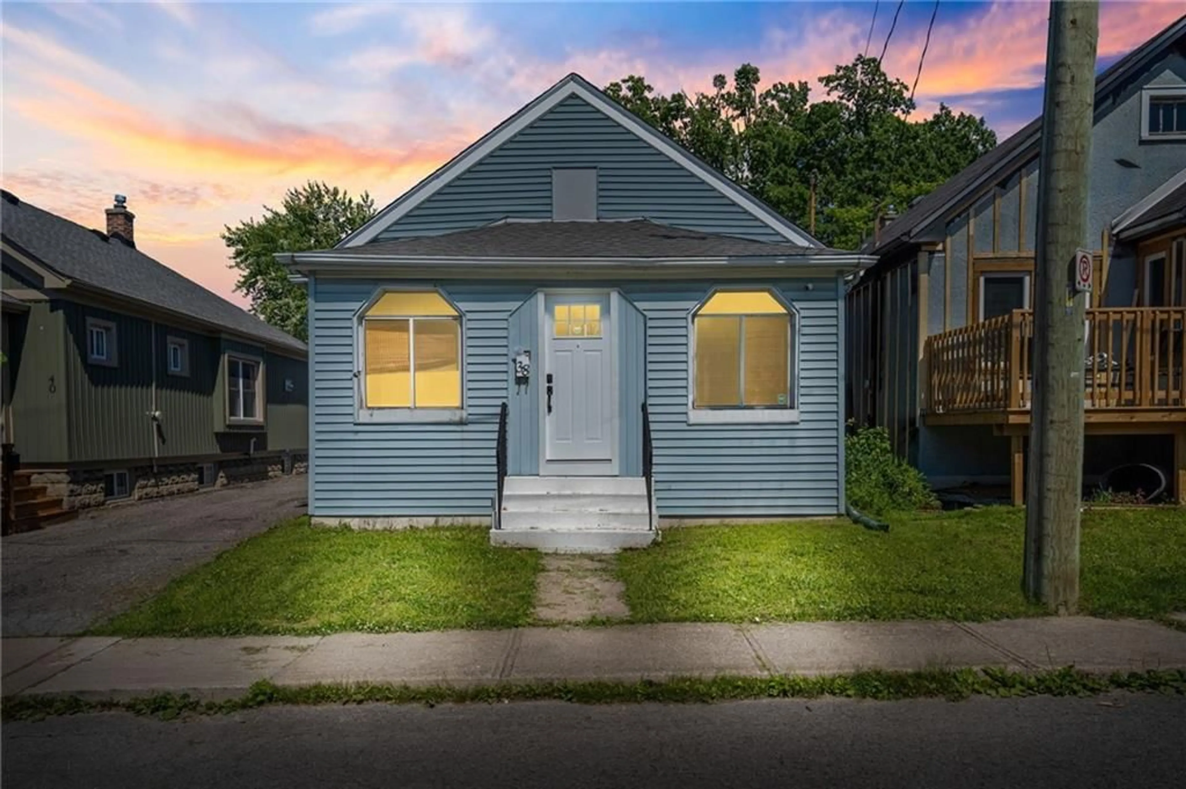 Frontside or backside of a home, cottage for 38 RICHMOND Ave, St. Catharines Ontario L2R 3W7