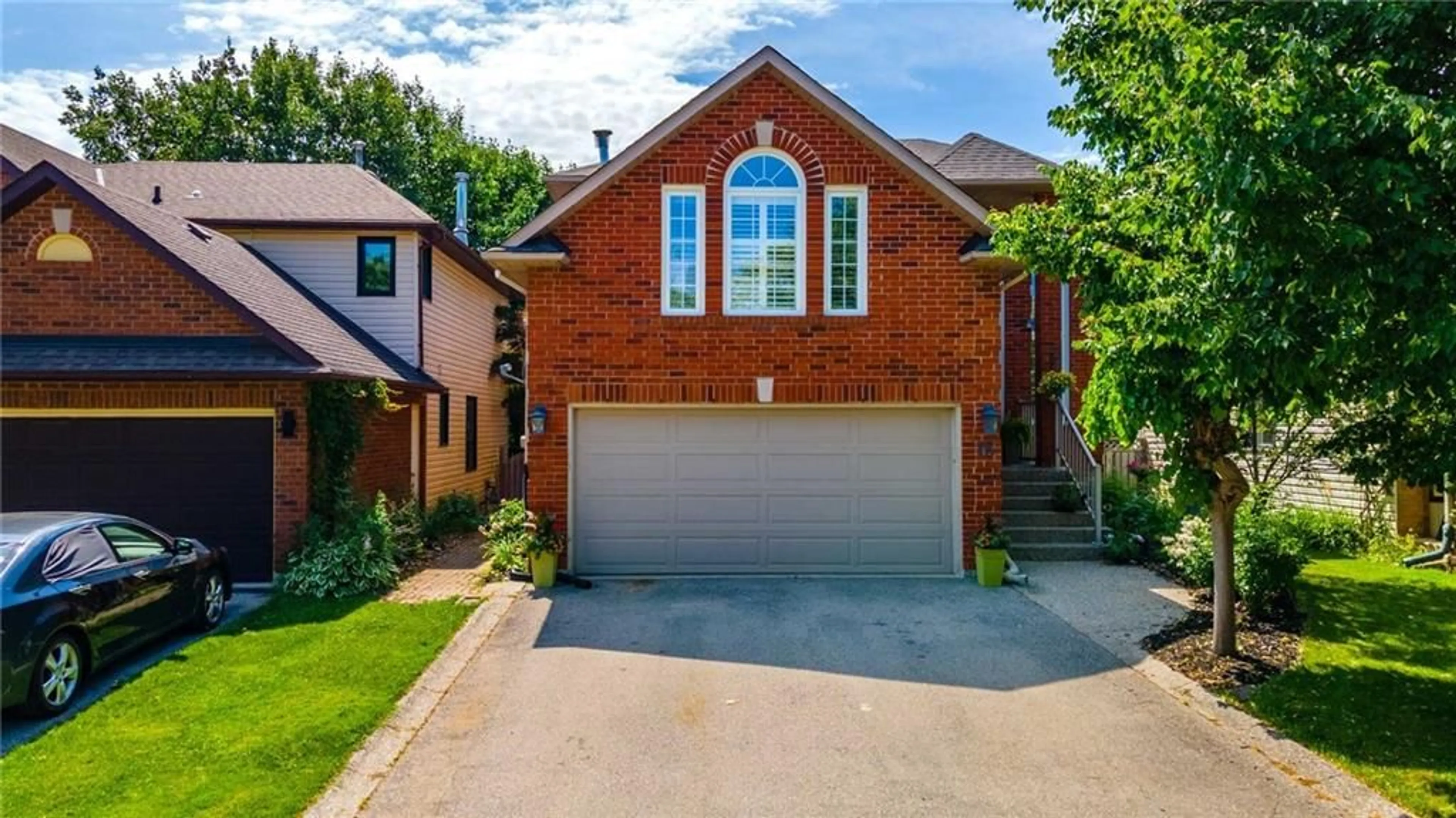 Home with brick exterior material for 15 Pinecreek Rd, Waterdown Ontario L8B 0H1