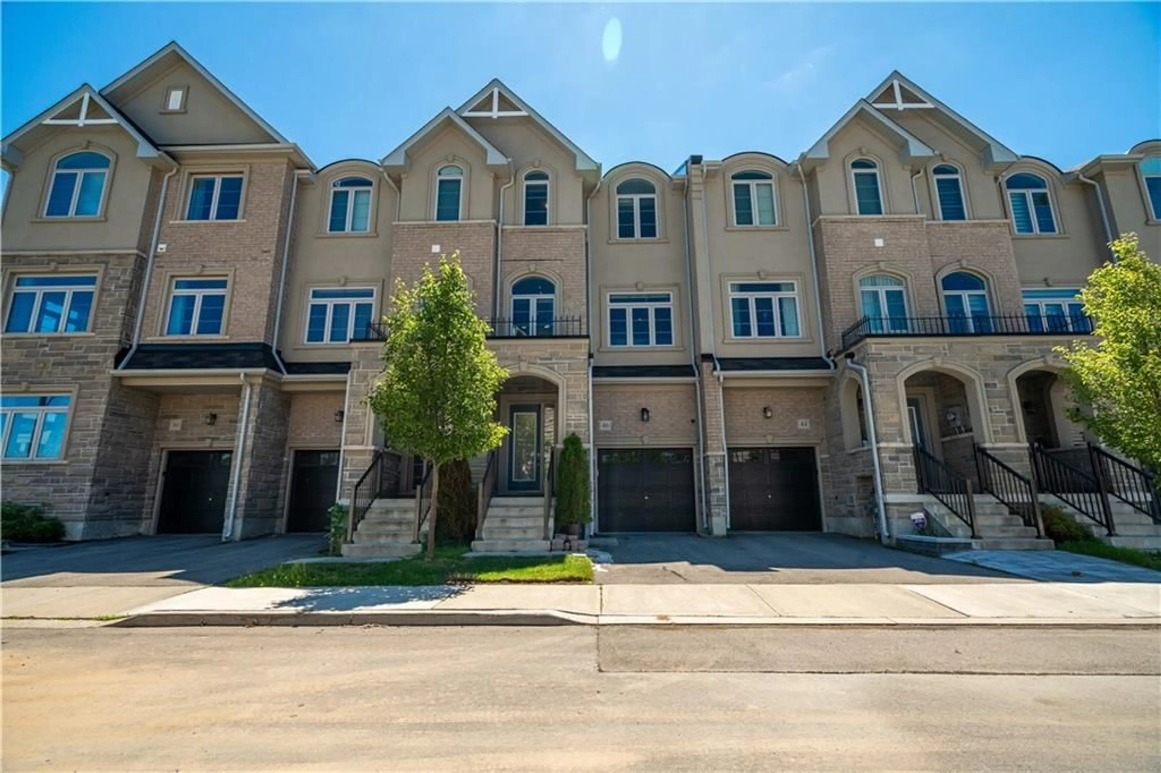 A pic from exterior of the house or condo for 46 BORERS CREEK Cir, Waterdown Ontario L8B 1W3