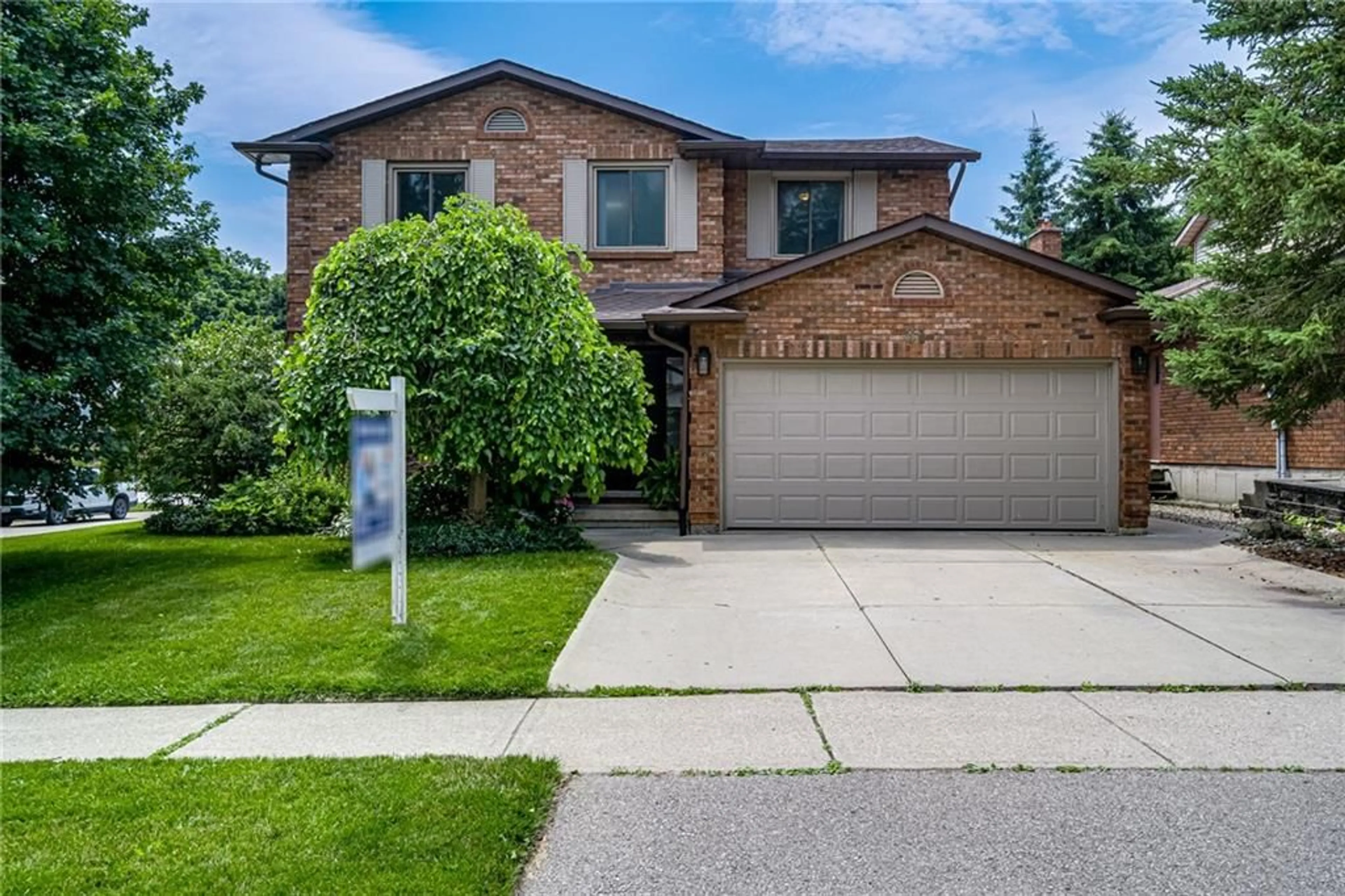 Frontside or backside of a home for 31 BRIDLEWOOD Dr, Dundas Ontario L9H 6P4