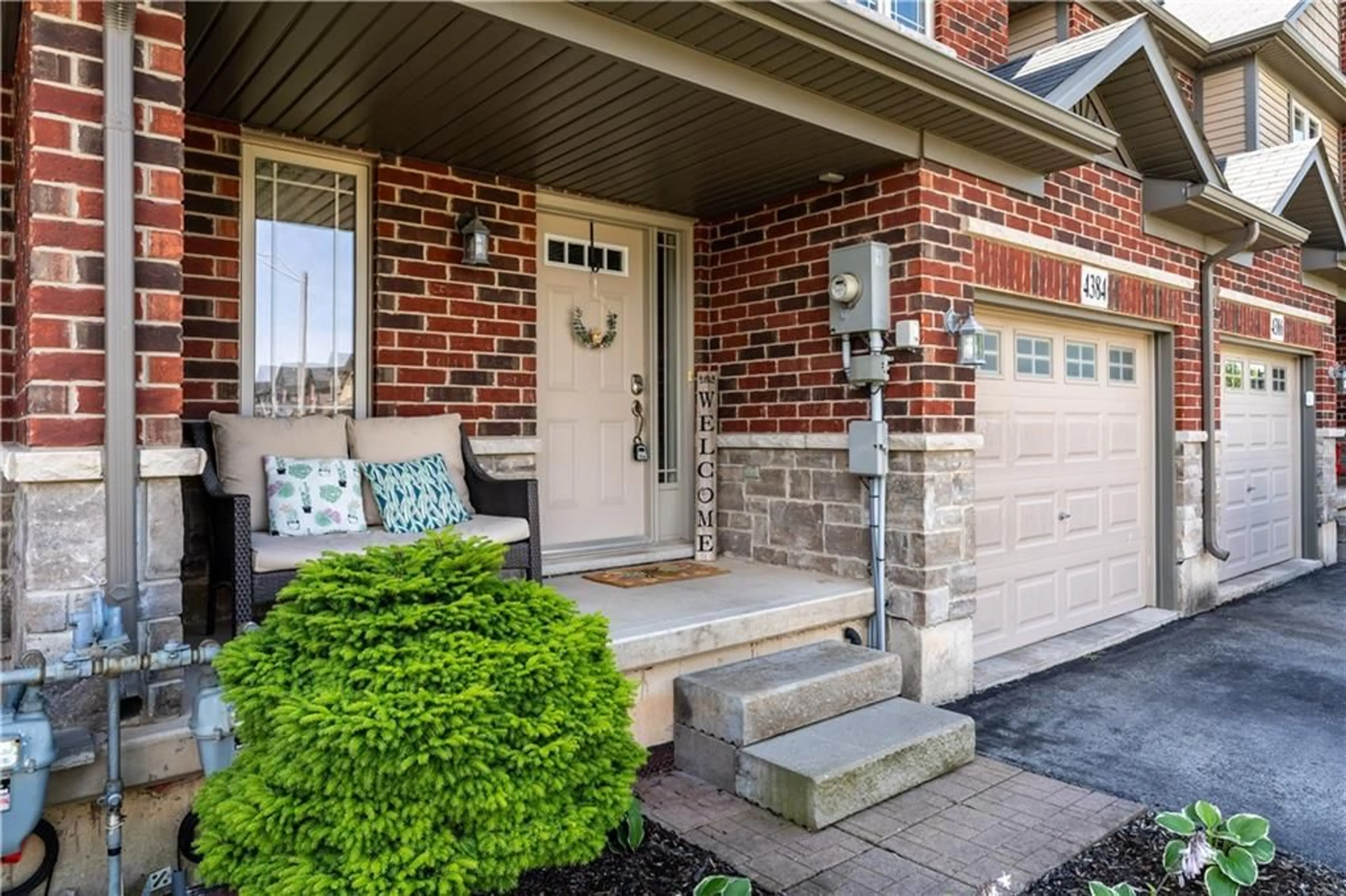 Home with brick exterior material for 4384 DENNIS Ave, Beamsville Ontario L3J 1N2