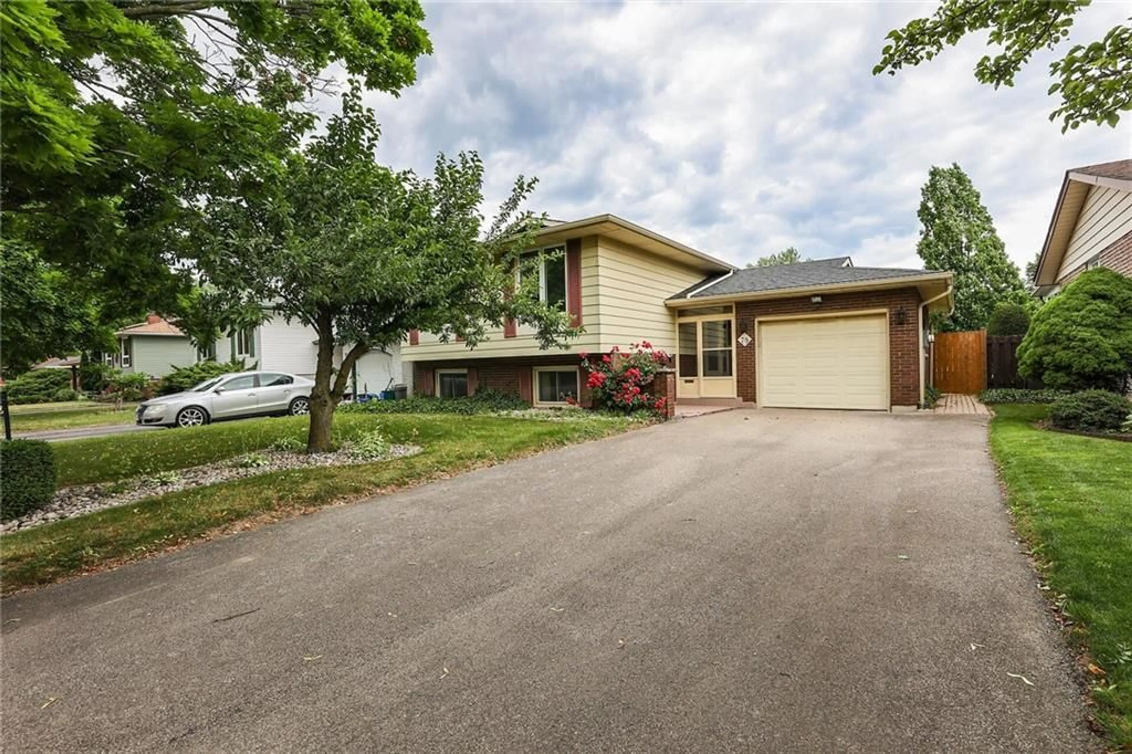 Frontside or backside of a home for 78 ROYAL OAK Dr, St. Catharines Ontario L2N 6K8