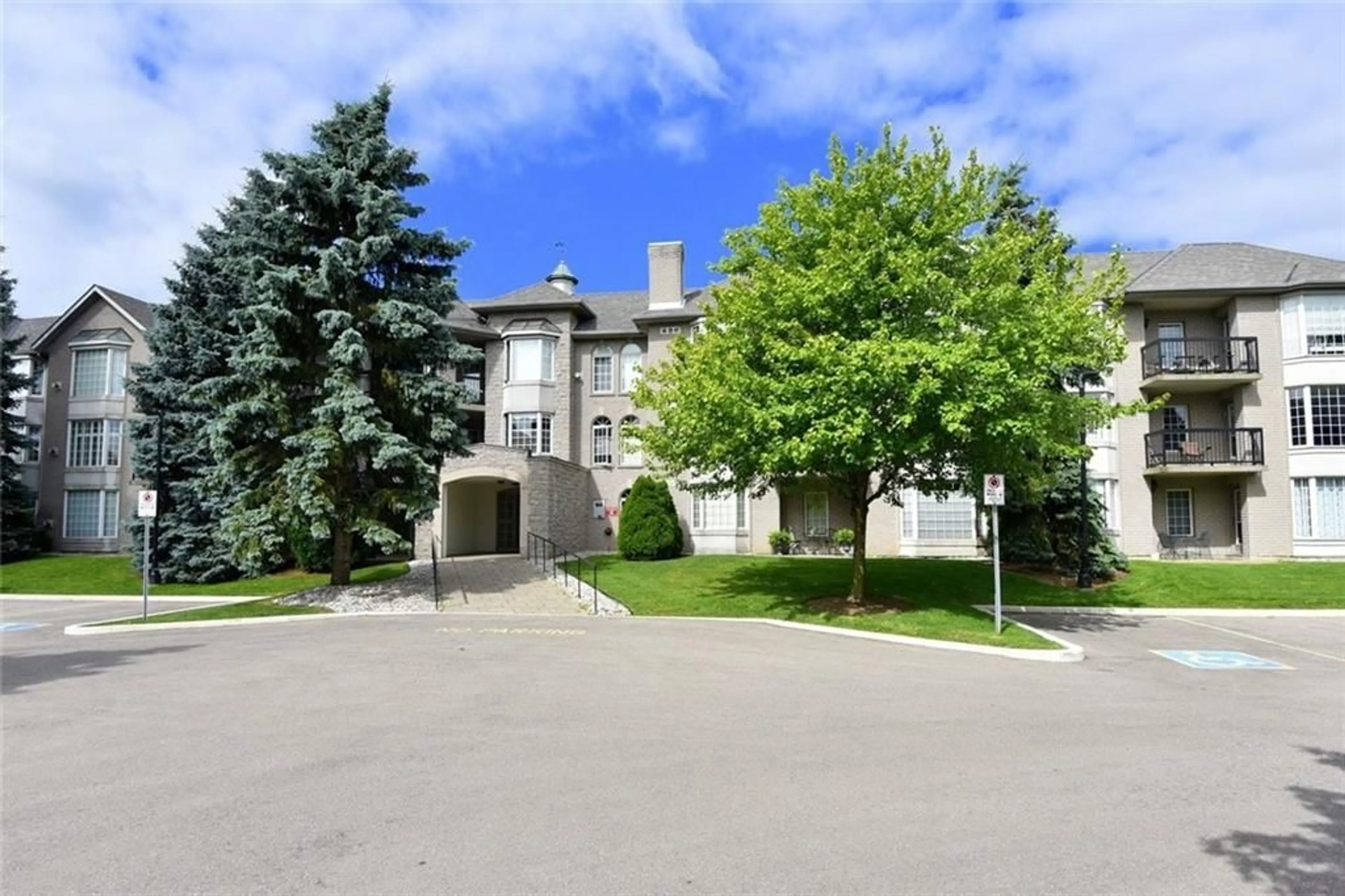 A pic from exterior of the house or condo for 970 GOLF LINKS Rd #202, Ancaster Ontario L9K 1J8