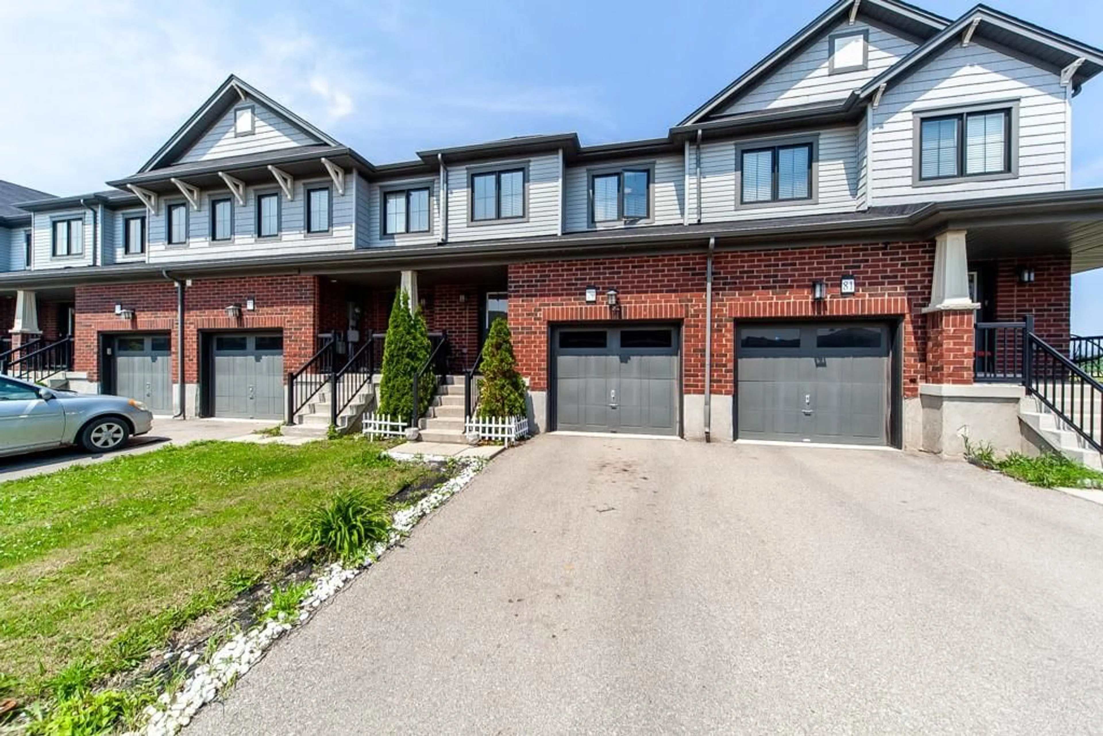 A pic from exterior of the house or condo, the street view for 79 Sherway St, Stoney Creek Ontario K2J 1P8