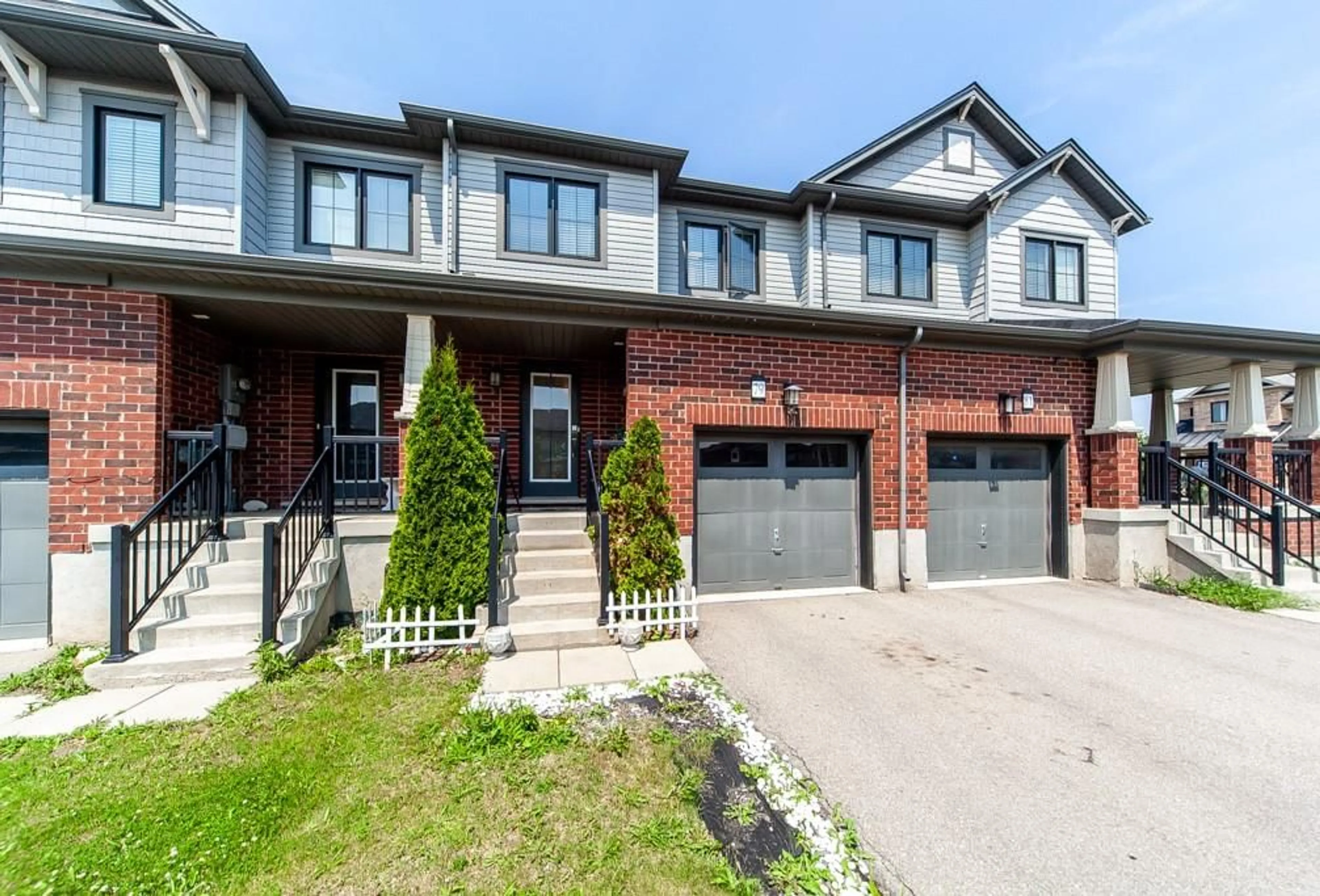 Home with brick exterior material for 79 Sherway St, Stoney Creek Ontario K2J 1P8