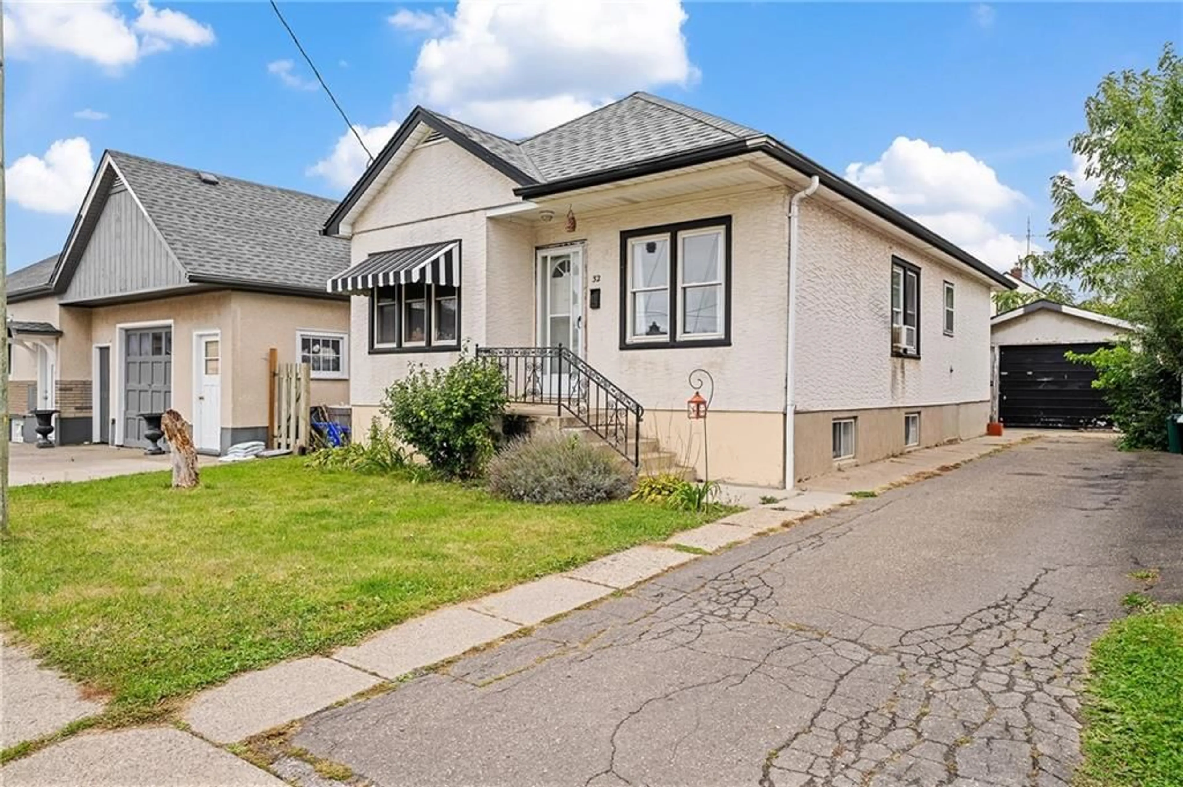 Frontside or backside of a home for 32 ORMONDE Ave, St. Catharines Ontario L2M 5P2