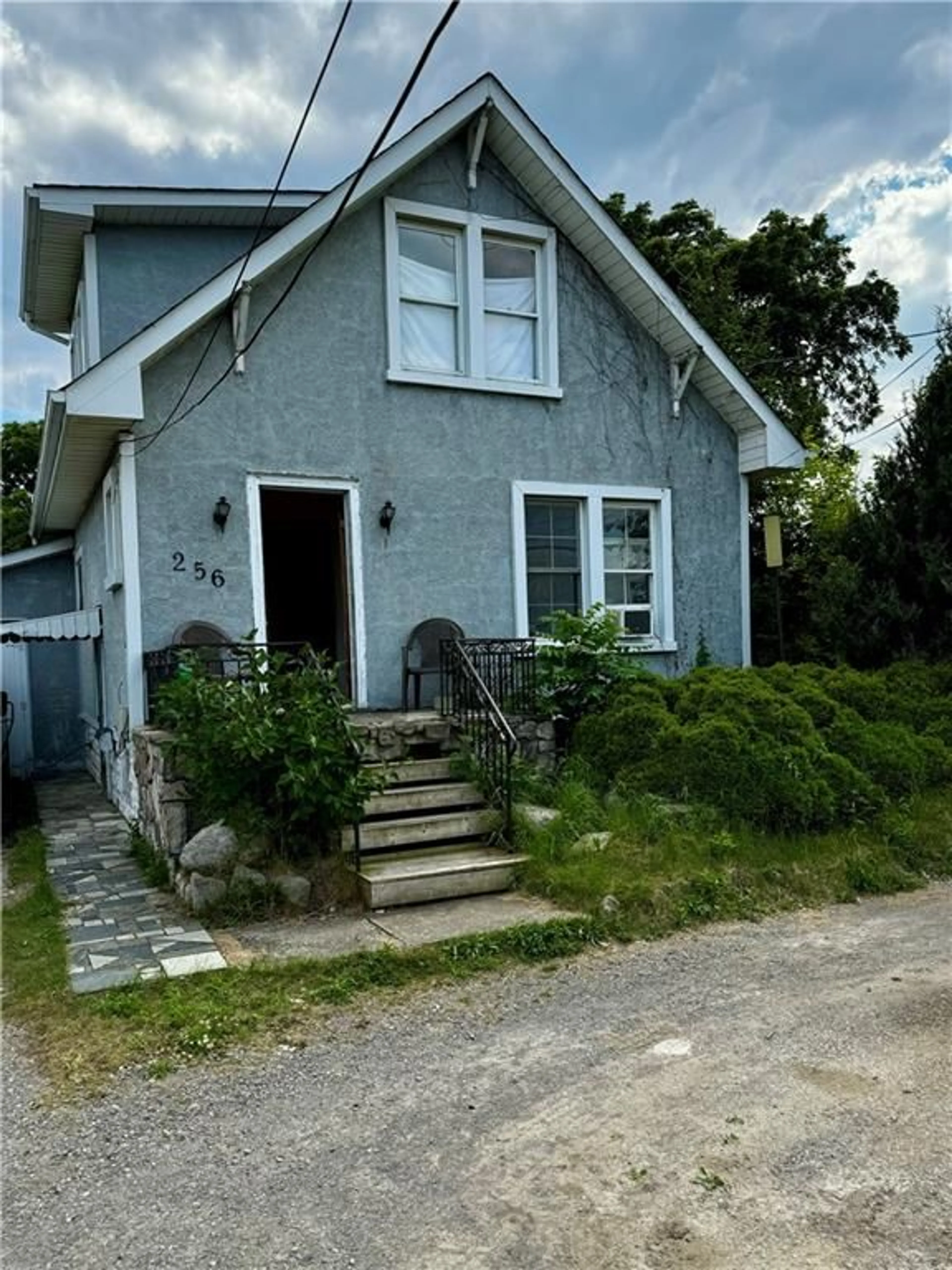 Frontside or backside of a home, cottage for 256 BARTON St, Hamilton Ontario L8E 2K5