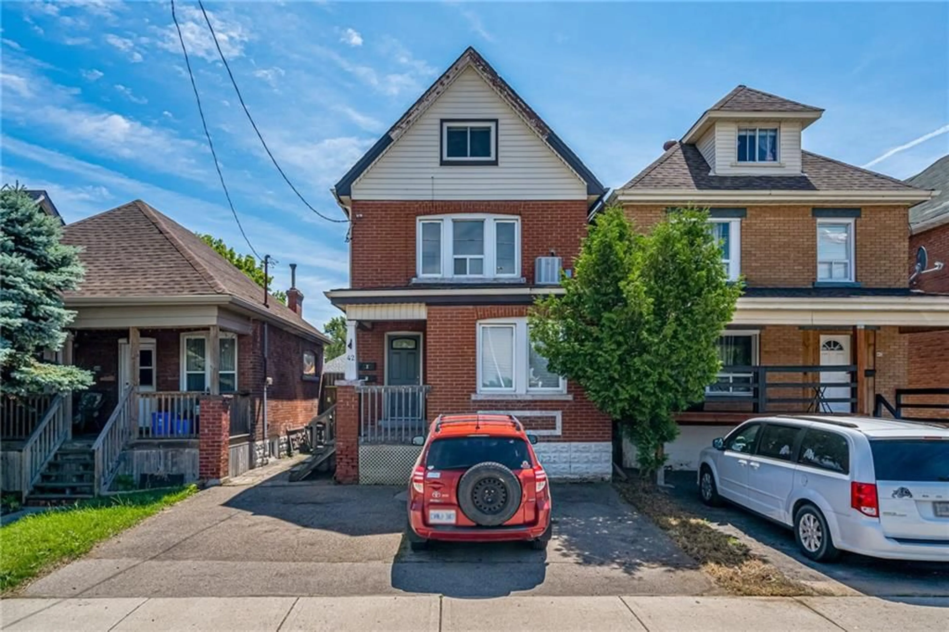 Frontside or backside of a home for 42 BALSAM Ave, Hamilton Ontario L8L 6Y3