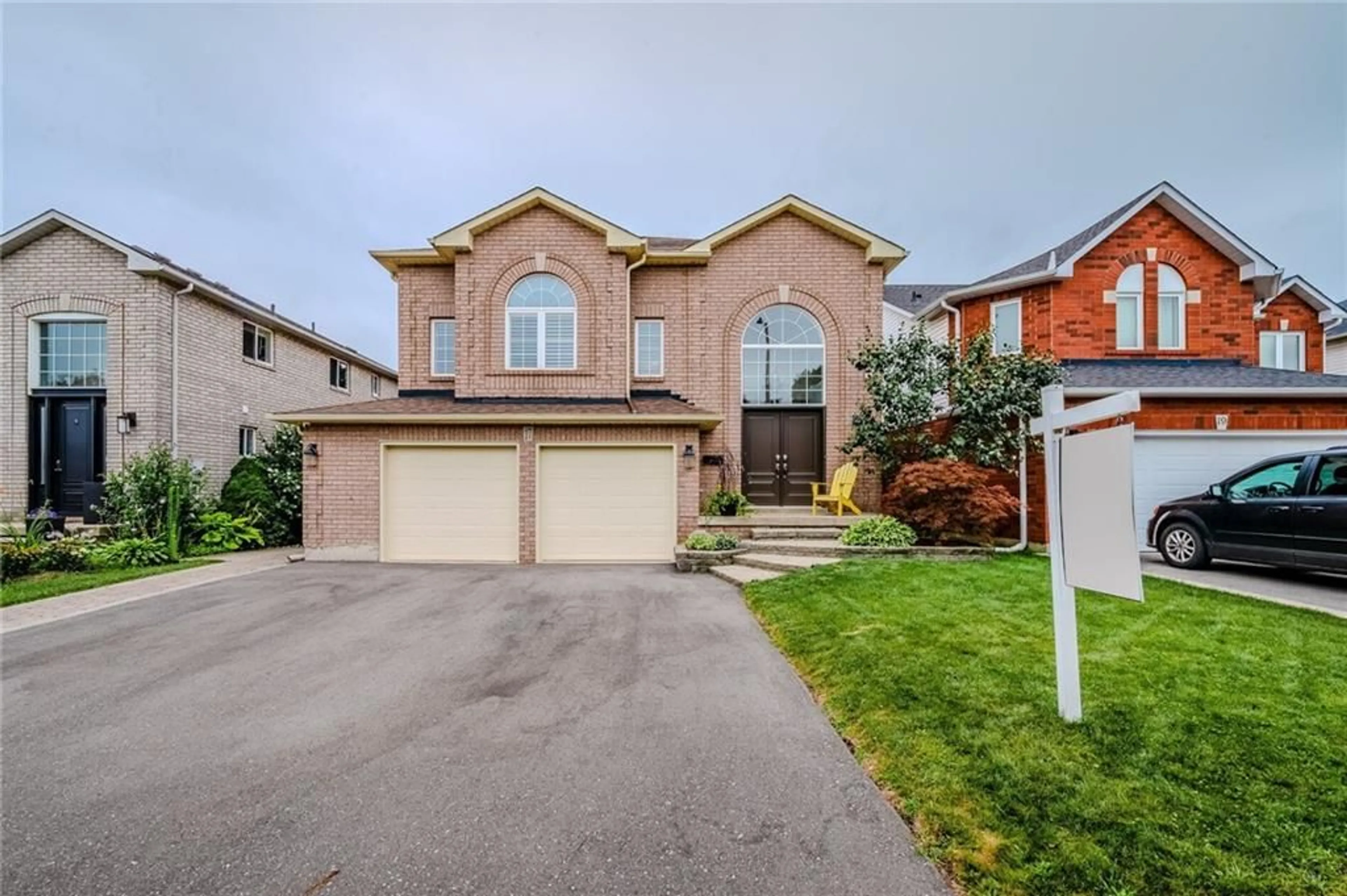 Frontside or backside of a home for 17 CHESAPEAKE Dr, Waterdown Ontario L0R 2H6