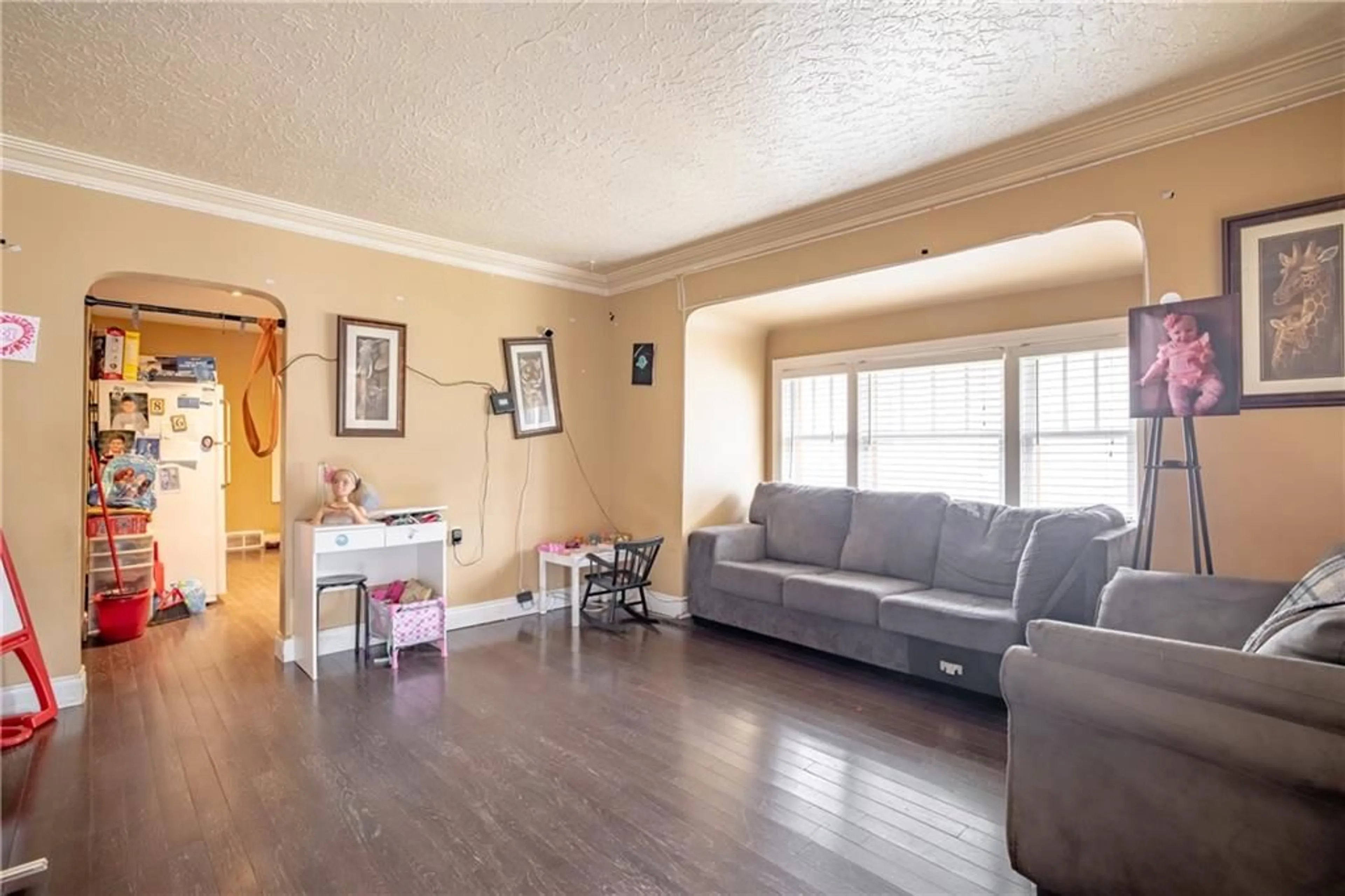 Living room, wood floors for 44 HAIG St, St. Catharines Ontario L2R 6K8