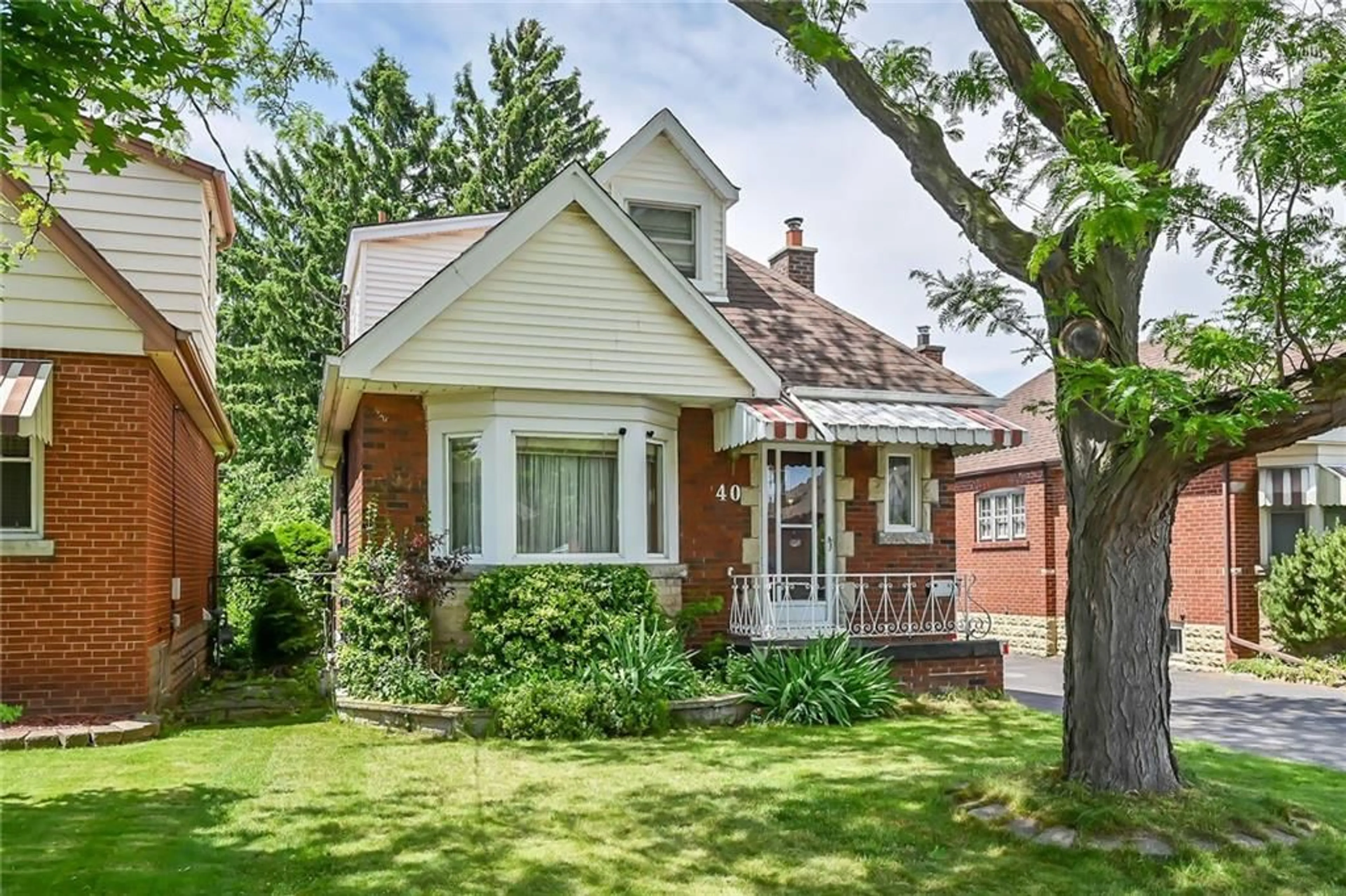 Cottage for 40 BARONS Ave, Hamilton Ontario L8K 2Y2