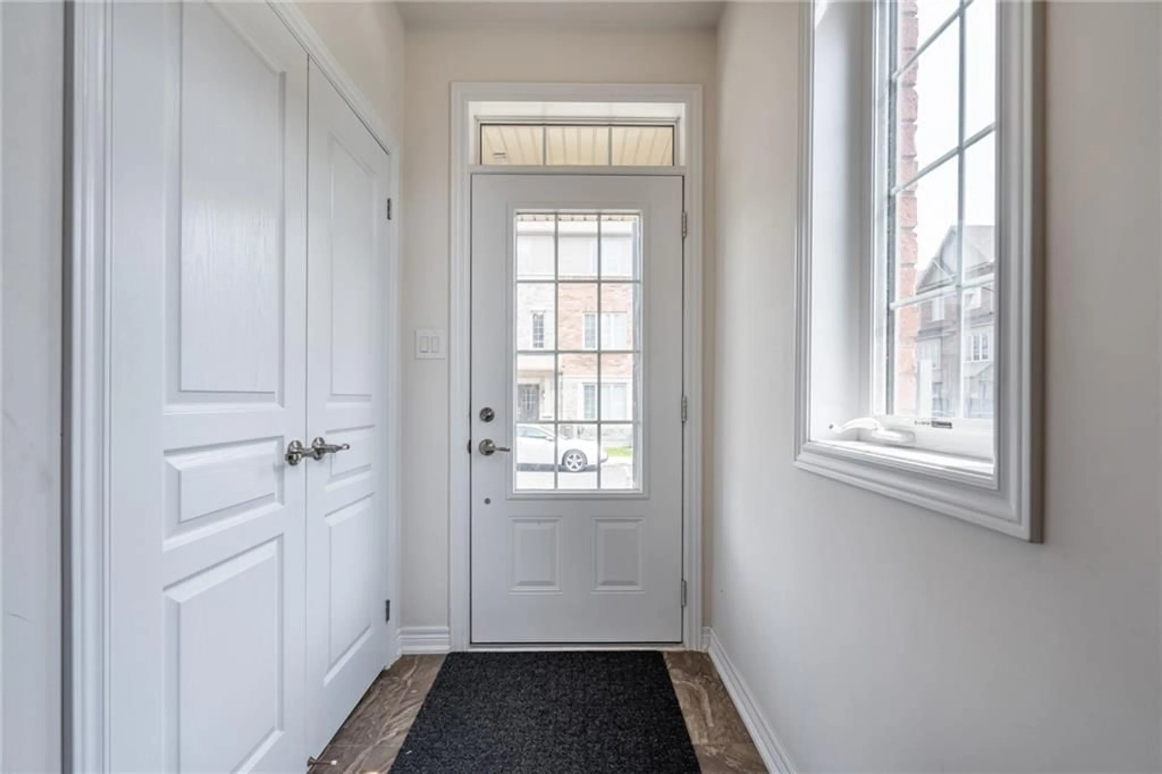 Indoor entryway for 257 Parkside Dr #11, Waterdown Ontario L8B 0W5