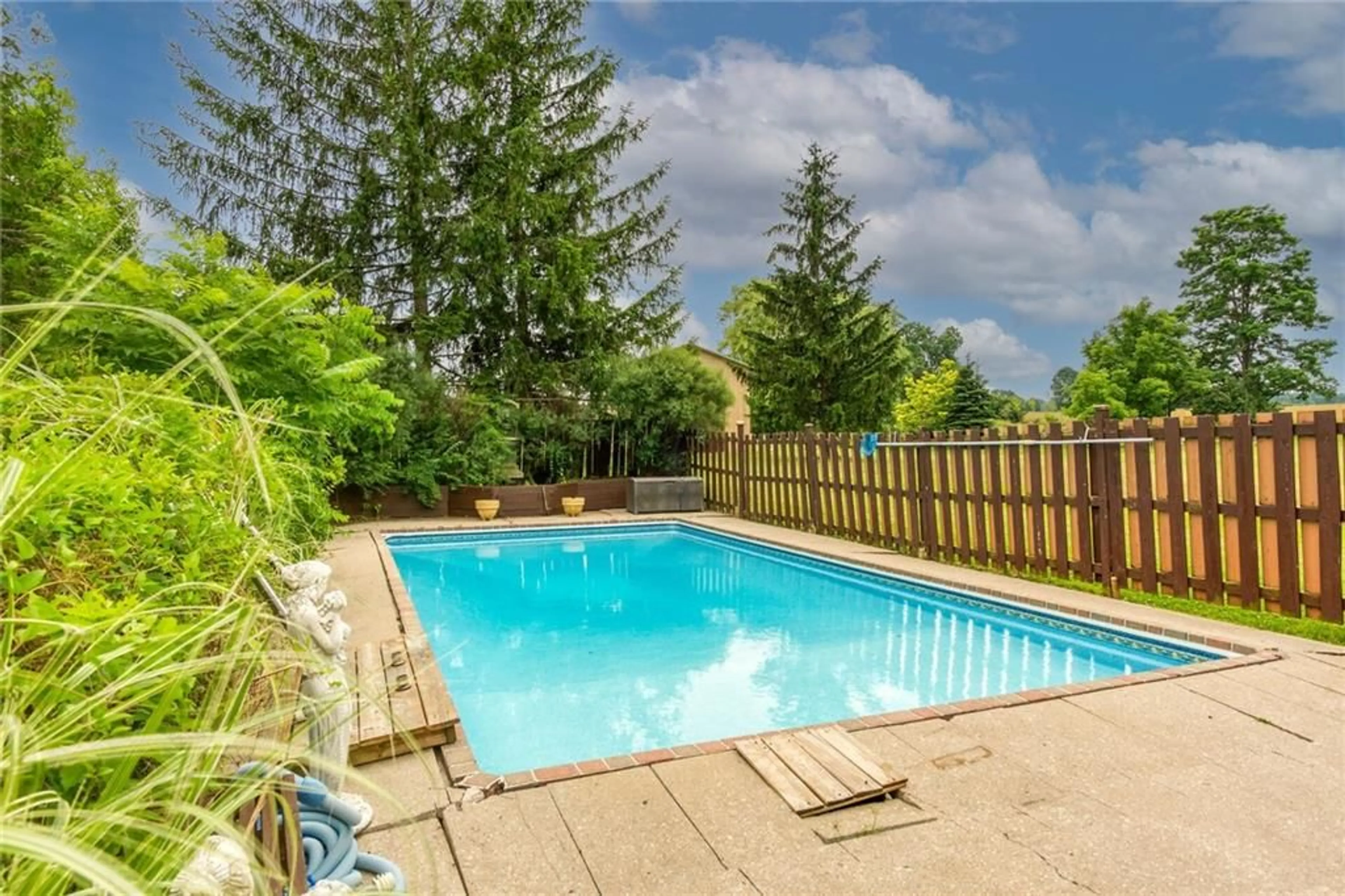 Indoor or outdoor pool for 4898 #3 Hwy, Cayuga Ontario N0A 1E0