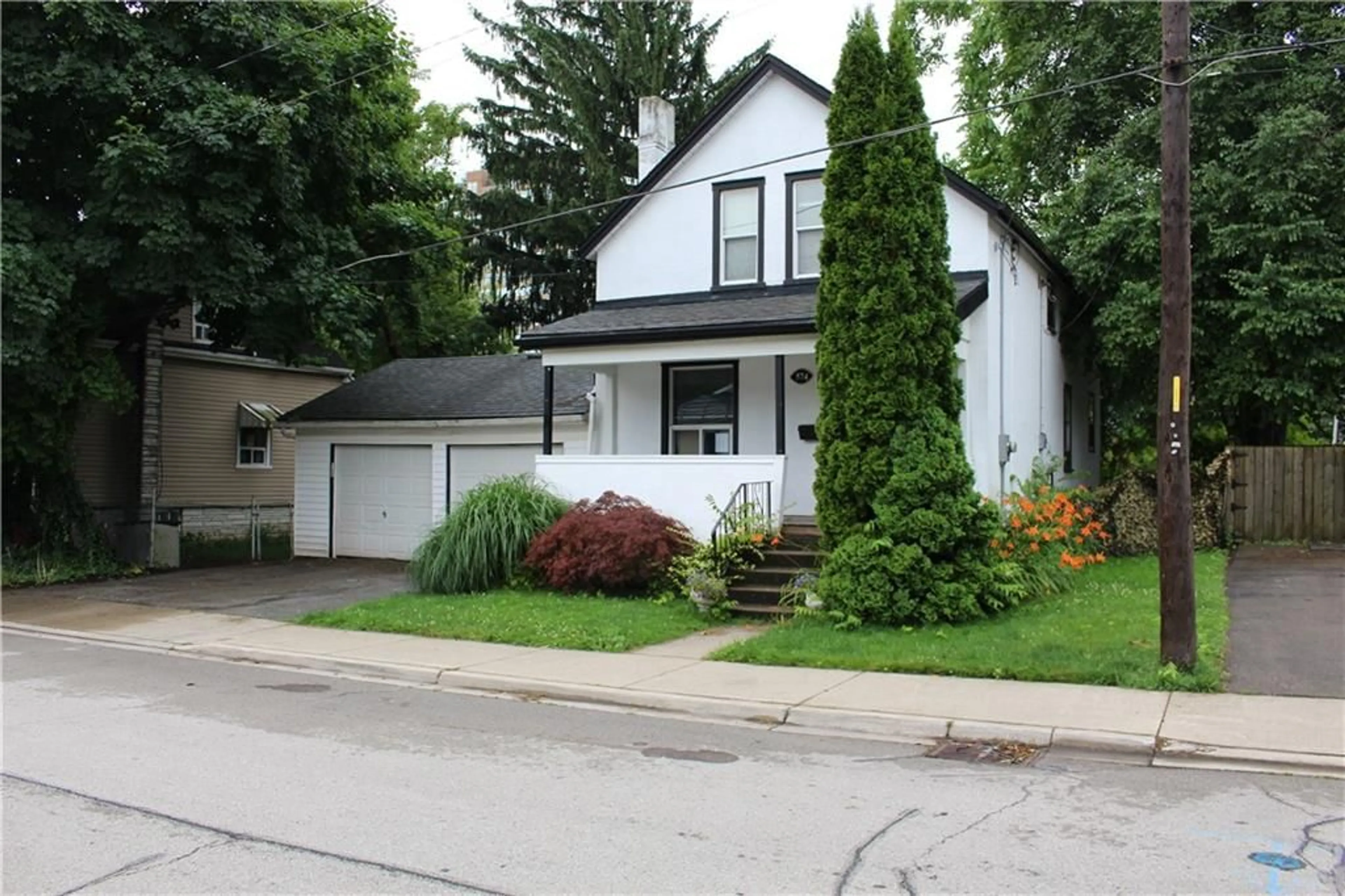 Frontside or backside of a home, cottage for 574 CLARK Ave, Burlington Ontario L7S 1N8