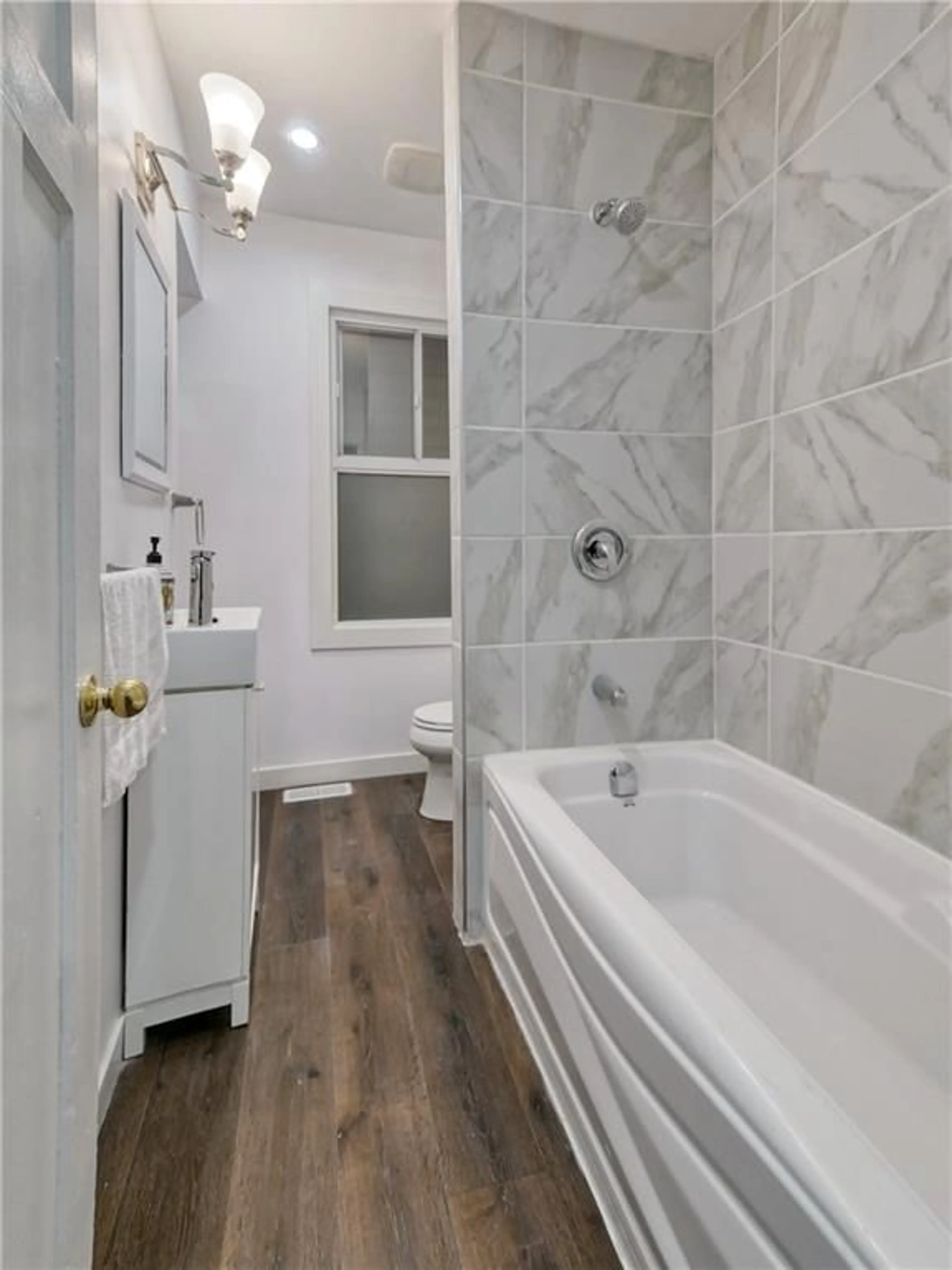 Contemporary bathroom for 381 COPE St, Hamilton Ontario L8H 5C2