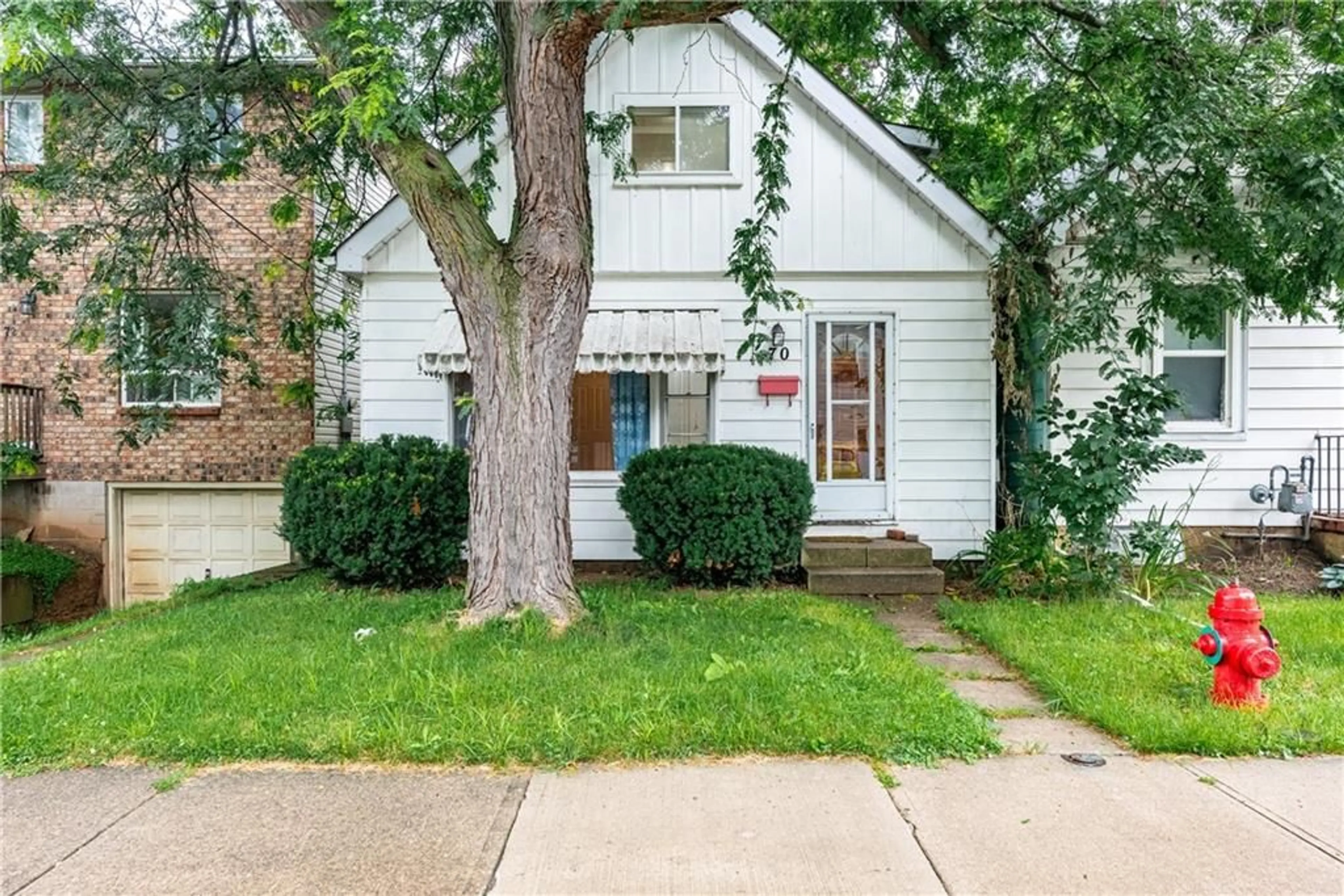 A pic from exterior of the house or condo for 70 WARD Ave, Hamilton Ontario L8S 2E9