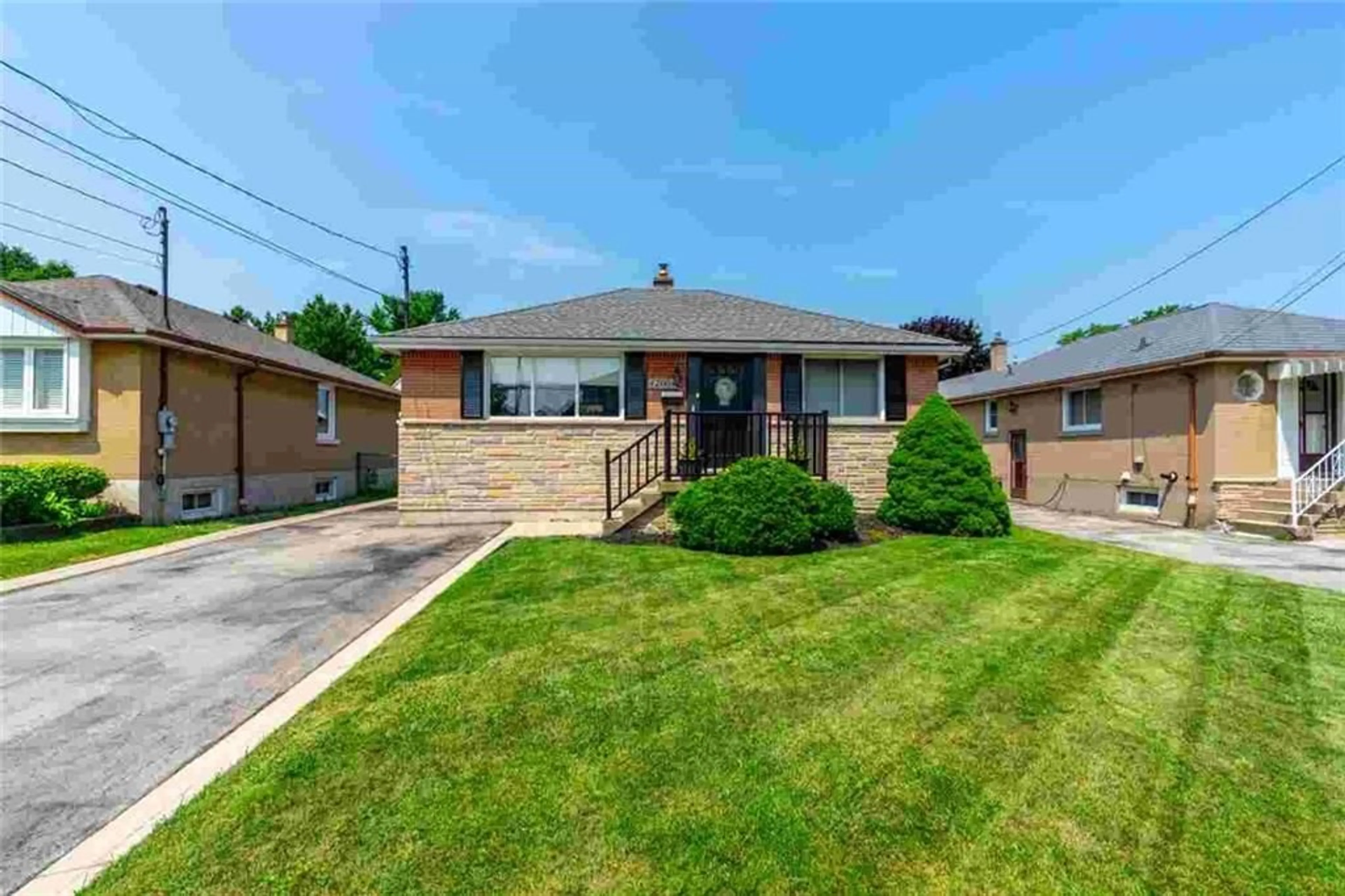 Frontside or backside of a home for 280 E 36th St, Hamilton Ontario L8V 3Z5