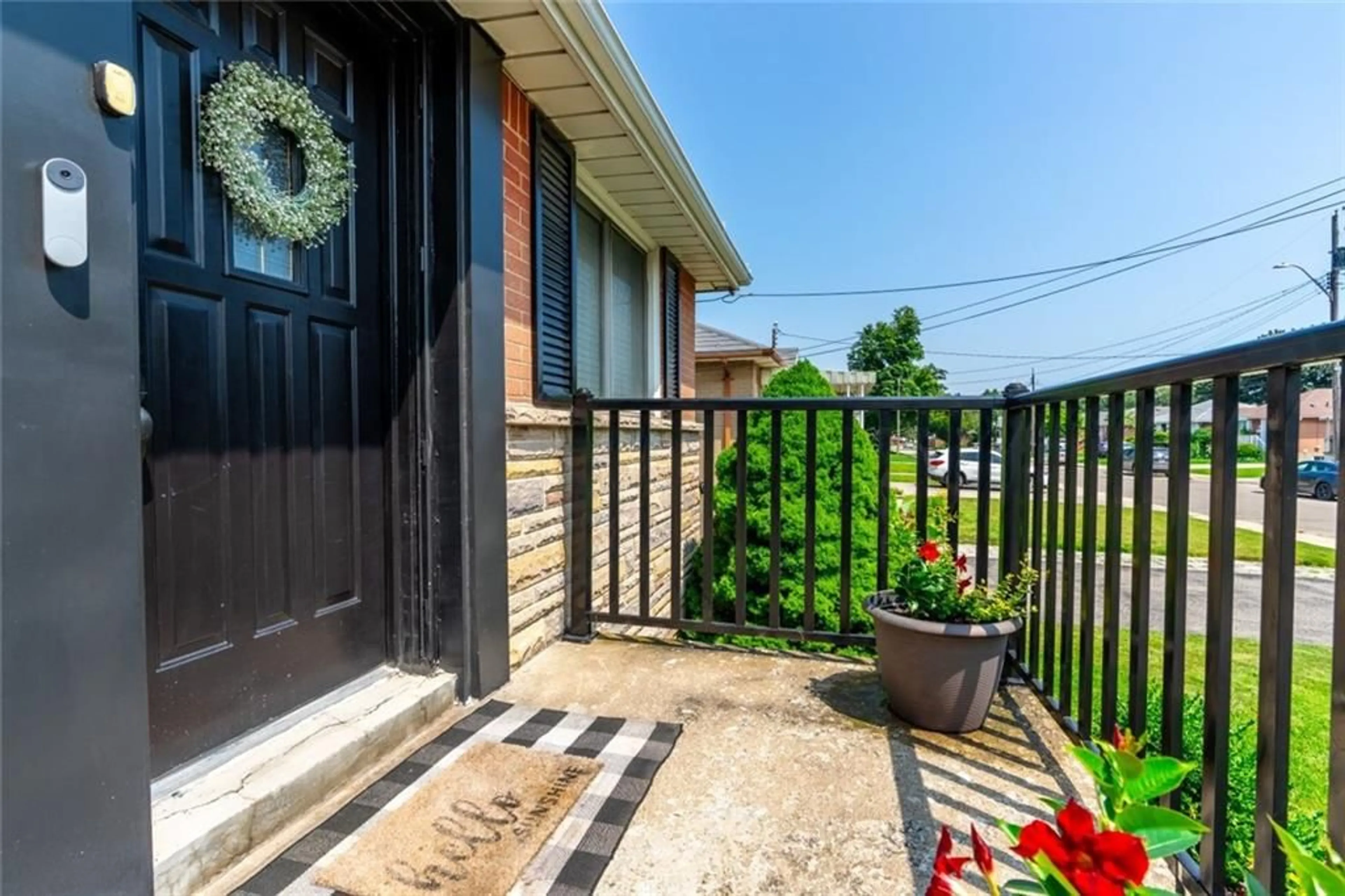 Patio for 280 E 36th St, Hamilton Ontario L8V 3Z5