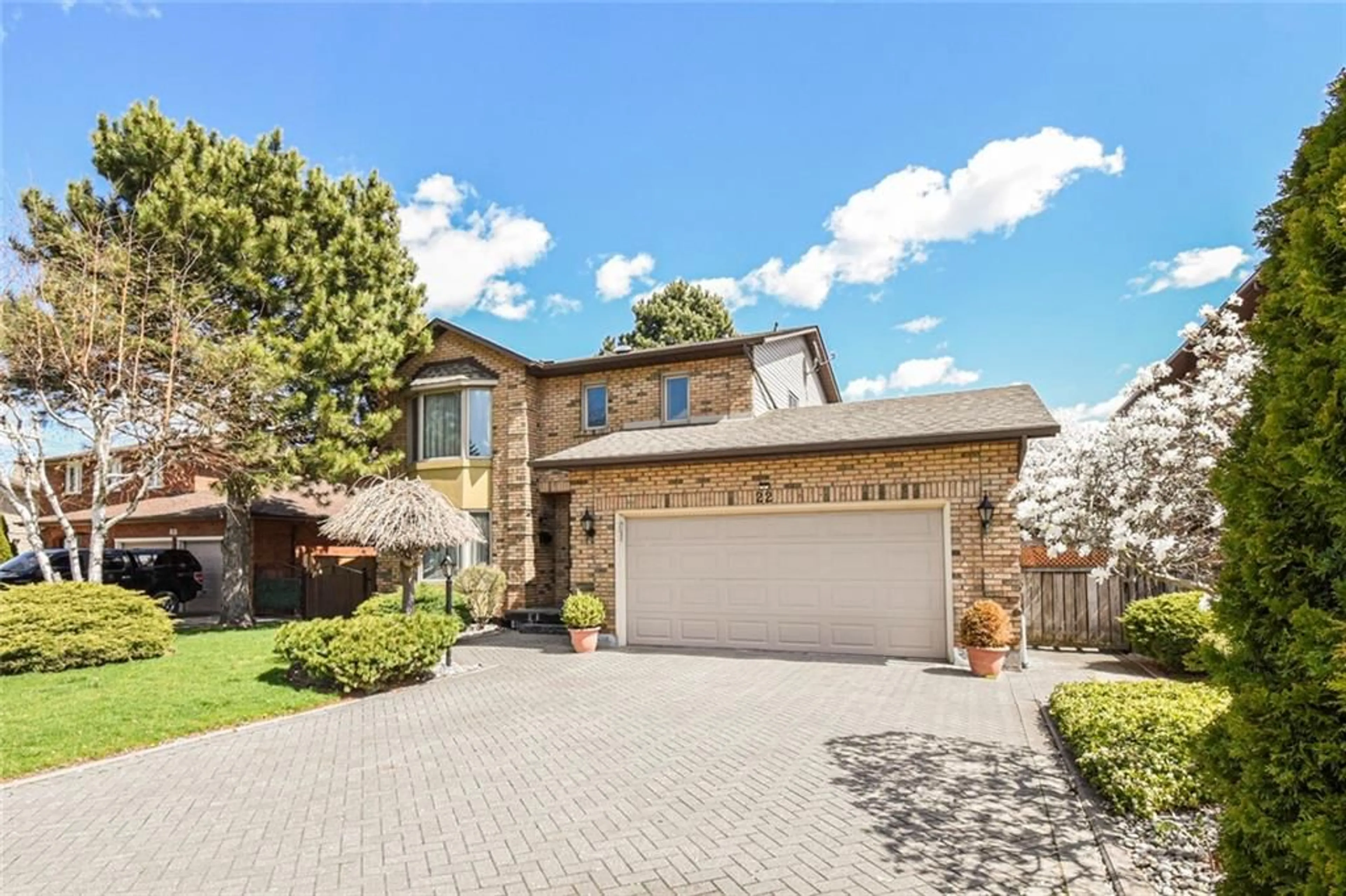 Frontside or backside of a home for 22 Glen Park Crt, Hamilton Ontario L8K 6N6