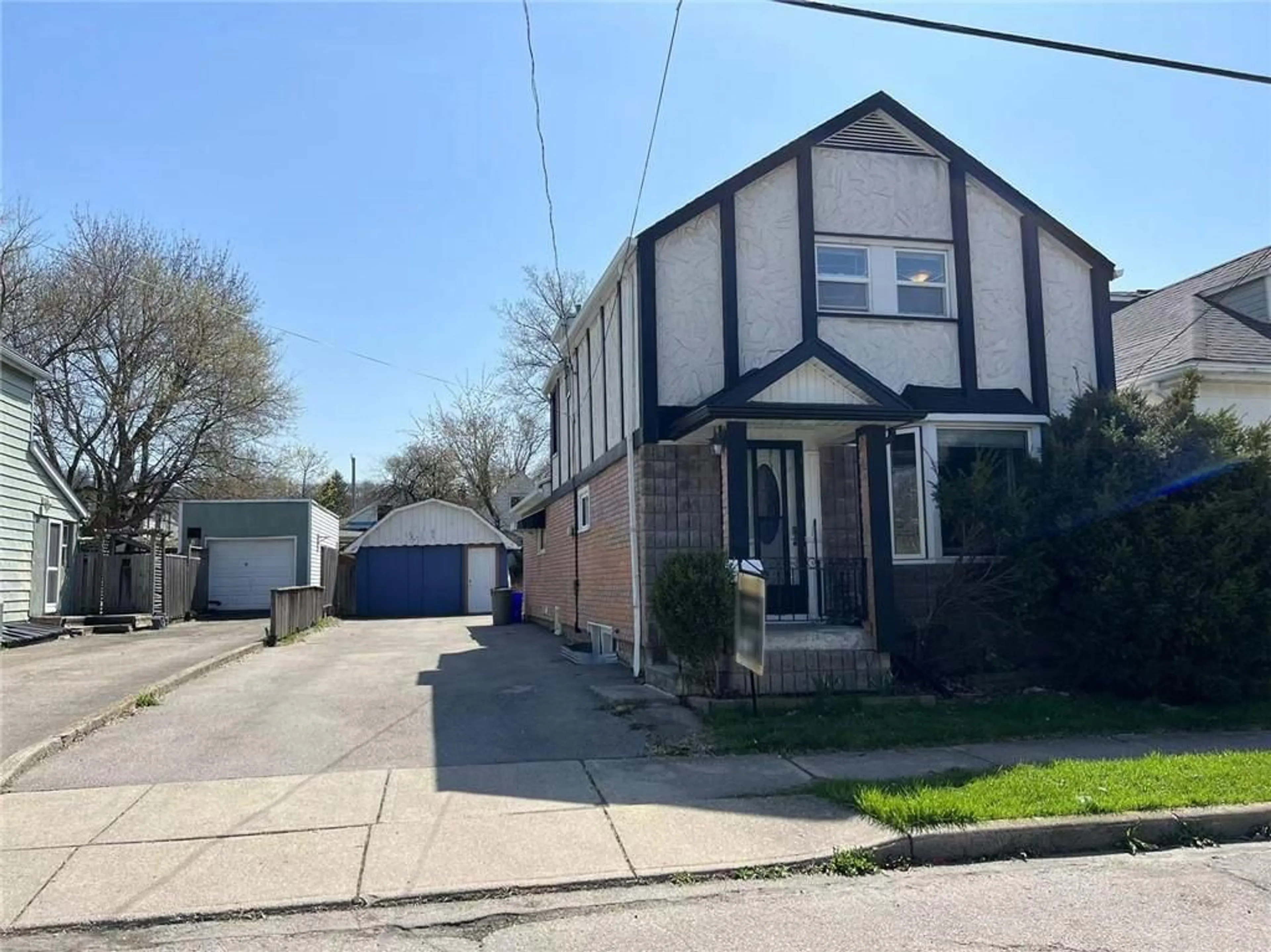 Frontside or backside of a home for 139 ROYAL Ave, Hamilton Ontario L8S 2C8