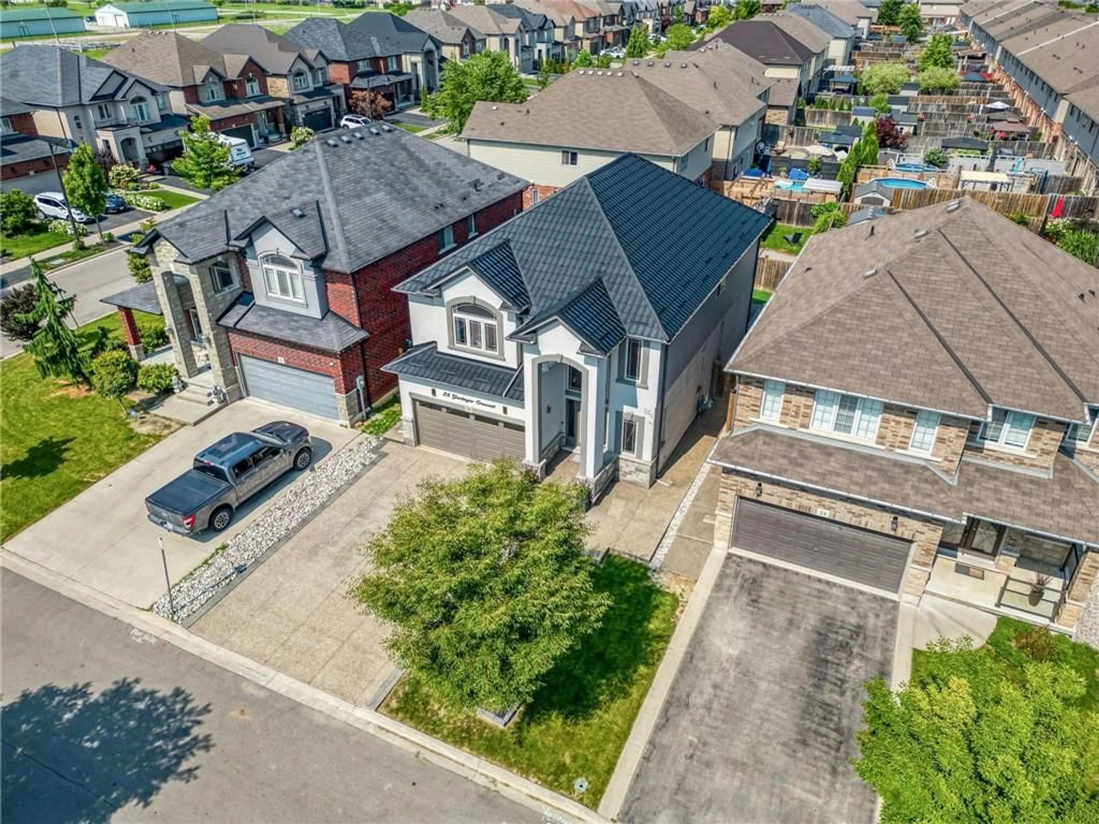 Frontside or backside of a home for 28 GARINGER Cres, Binbrook Ontario L0R 1C0