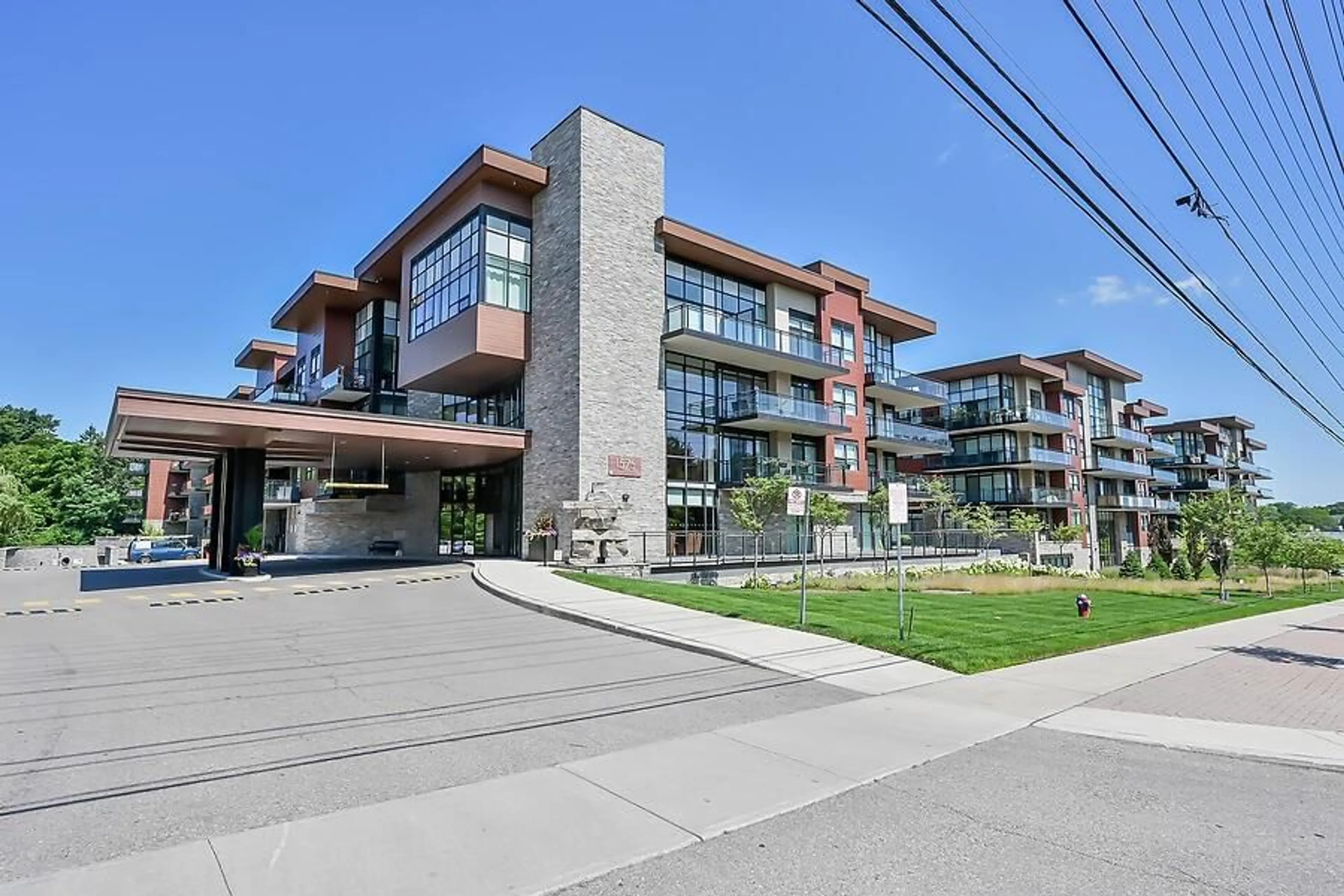 A pic from exterior of the house or condo for 1575 Lakeshore Rd #304, Mississauga Ontario L5J 0B1