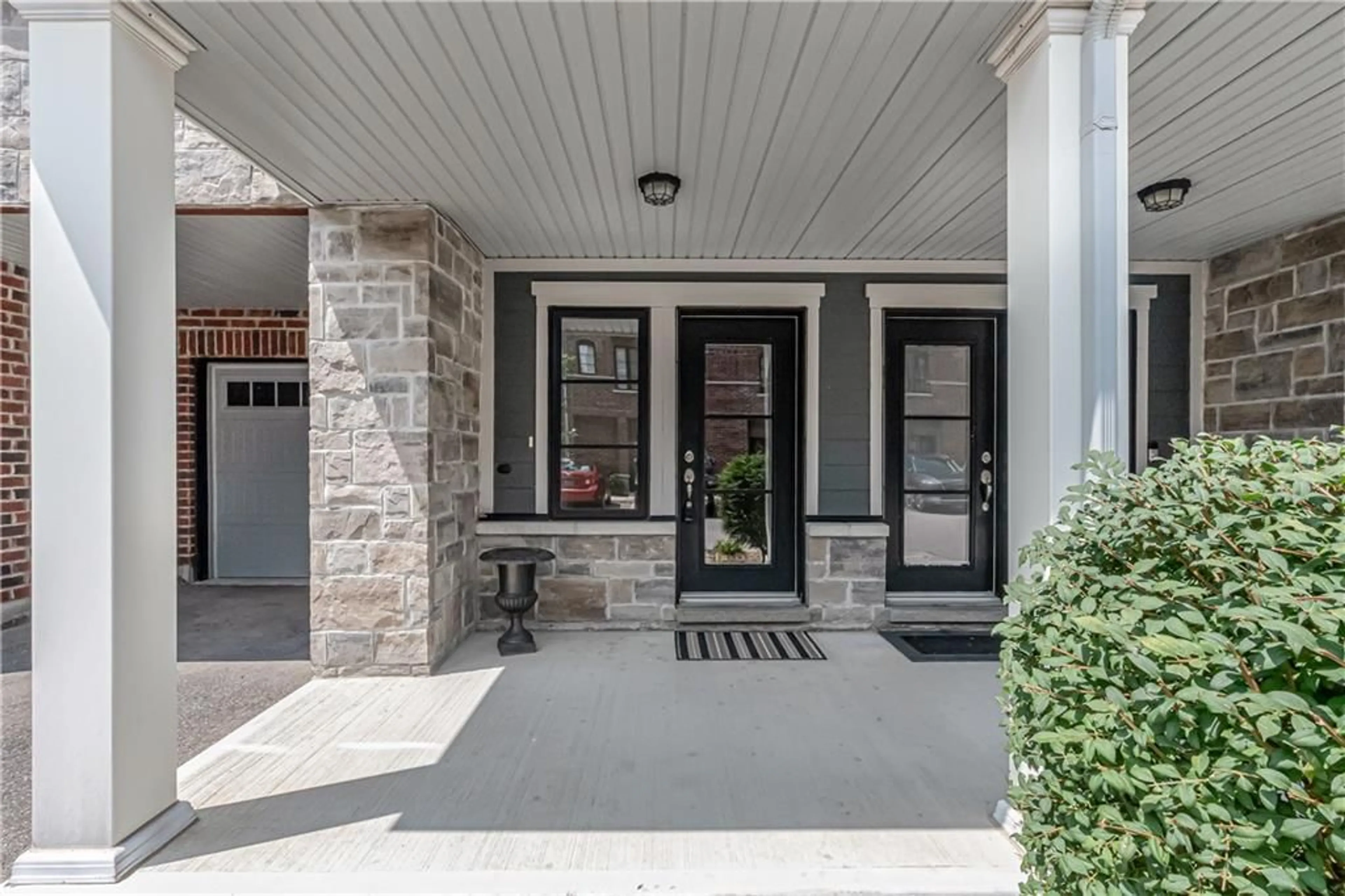 Indoor entryway, cement floor for 219 DUNDAS St #18, Waterdown Ontario L0R 2H4