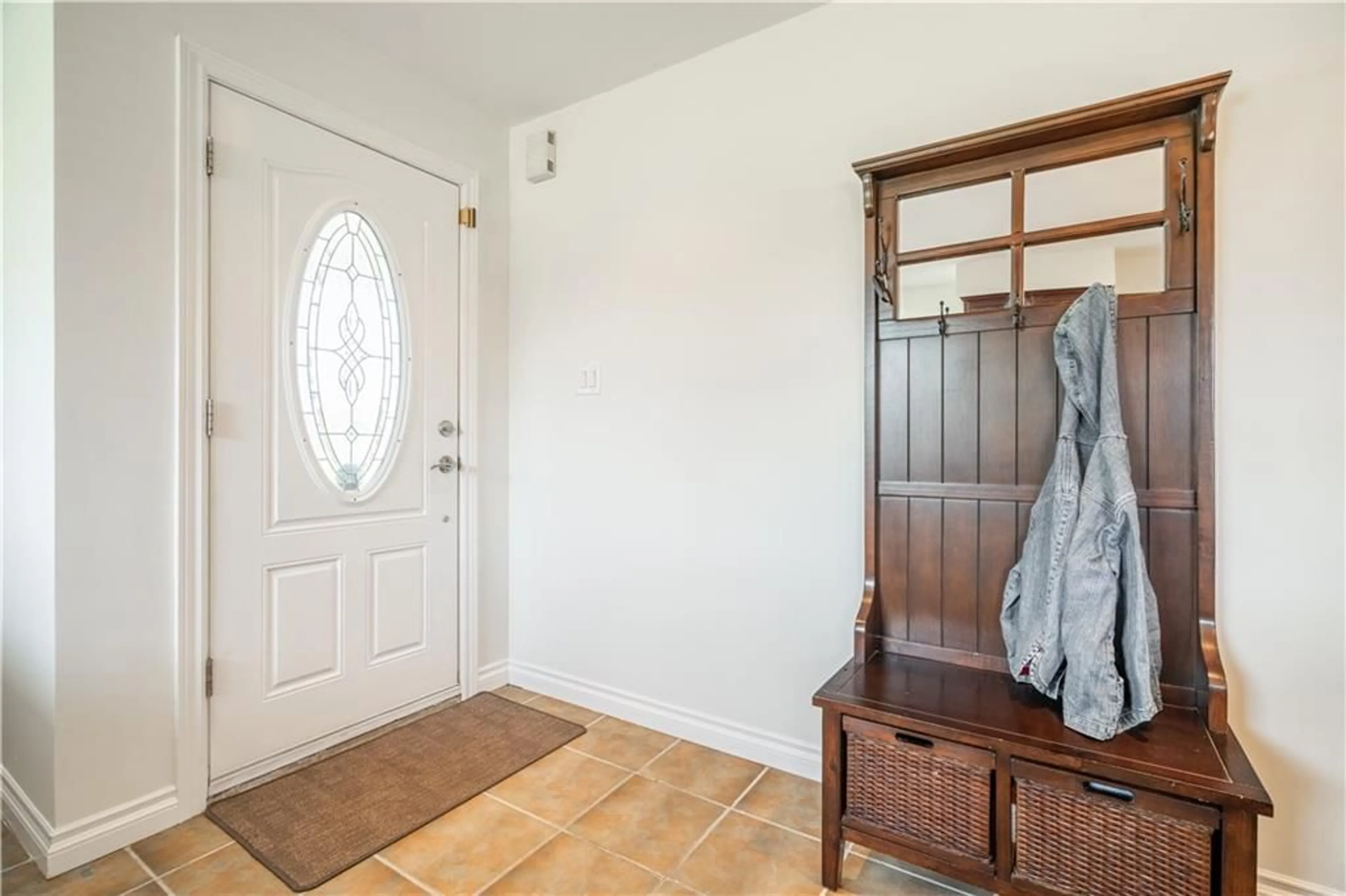 Indoor entryway for 76 ORPHIR Rd, Hamilton Ontario L8K 3Z4