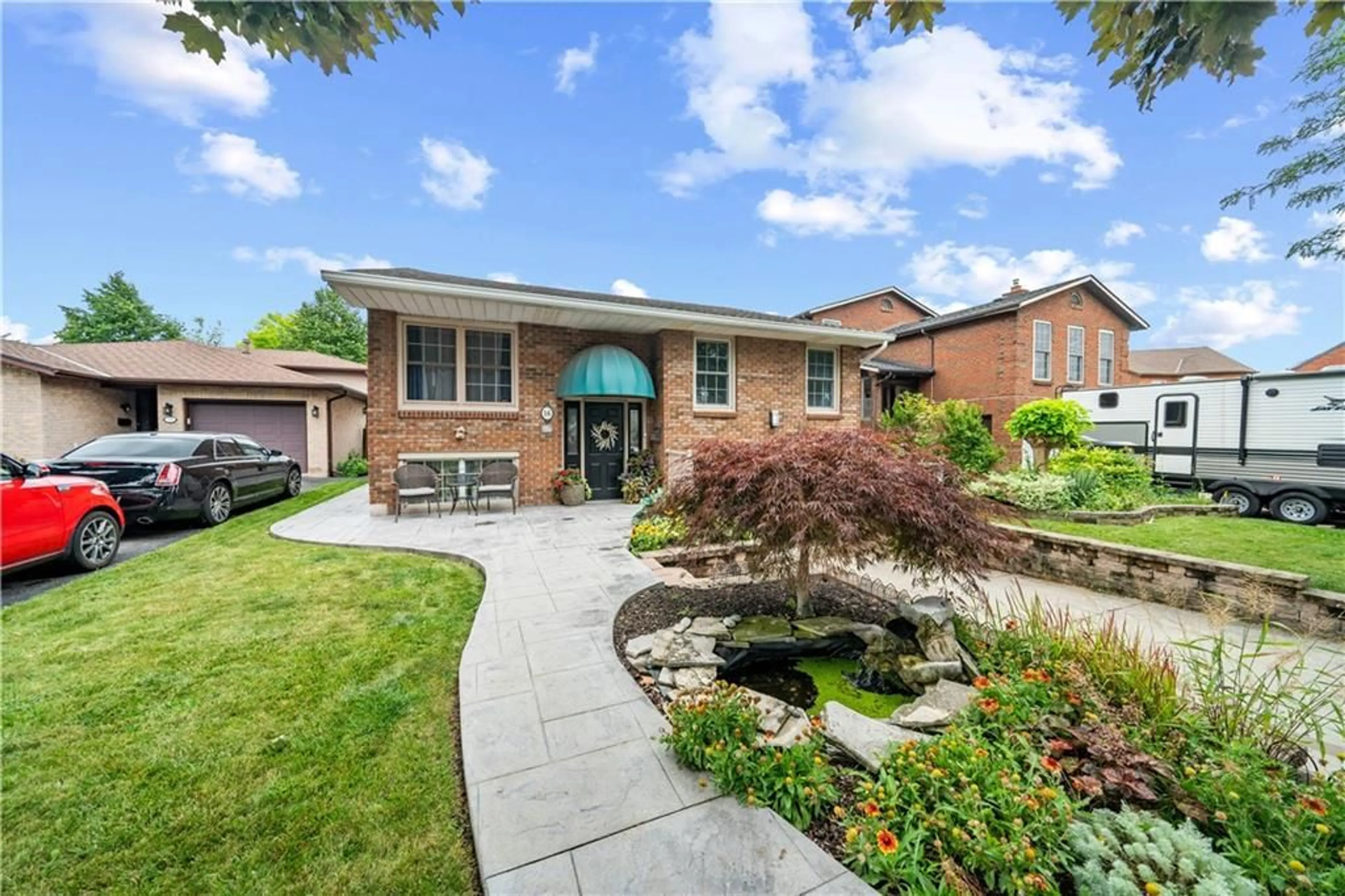 Home with brick exterior material for 16 CANFIELD Crt, Stoney Creek Ontario L8J 2B7