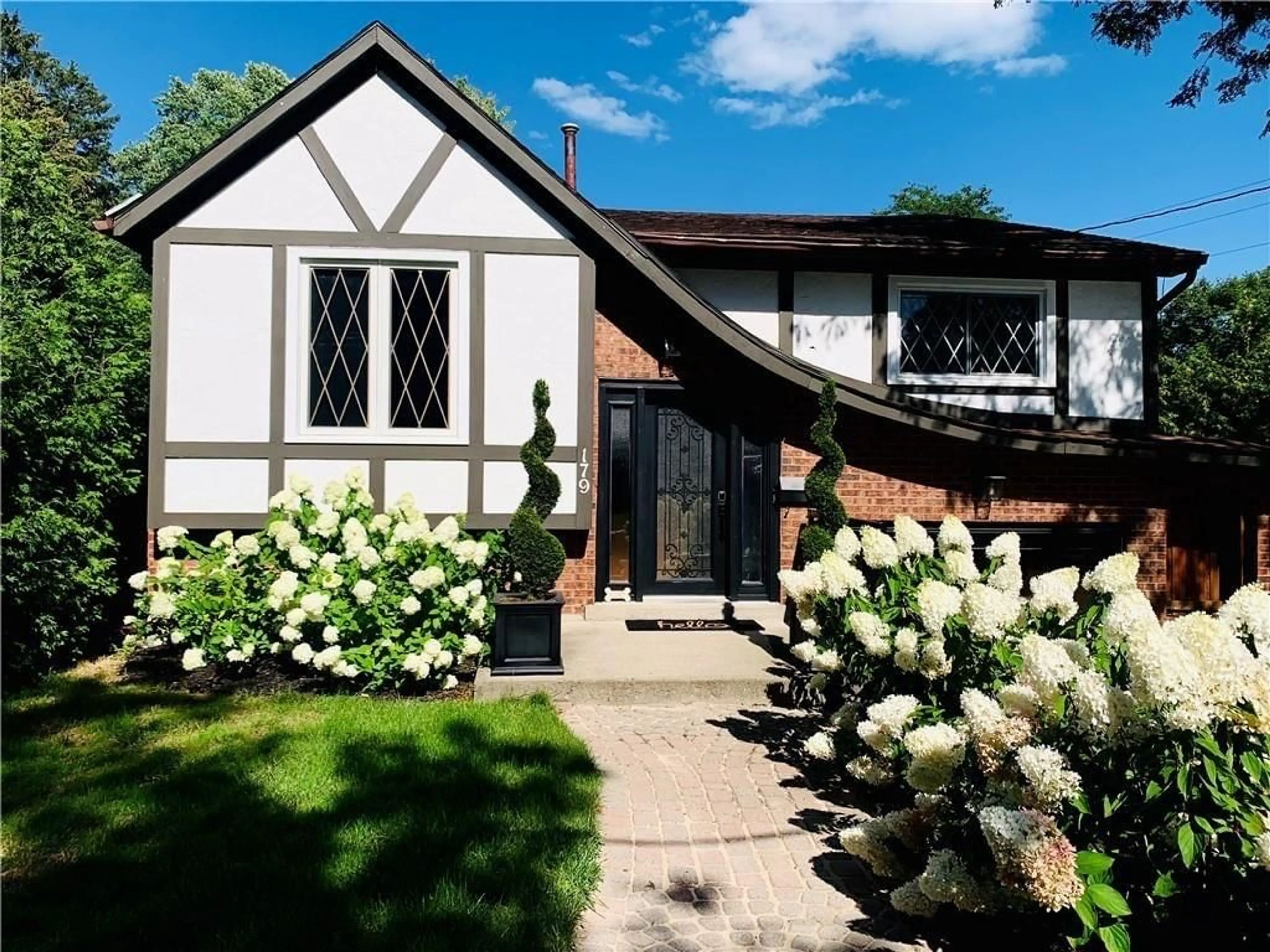 Cottage for 179 Orchard Dr, Ancaster Ontario L9G 1Z8