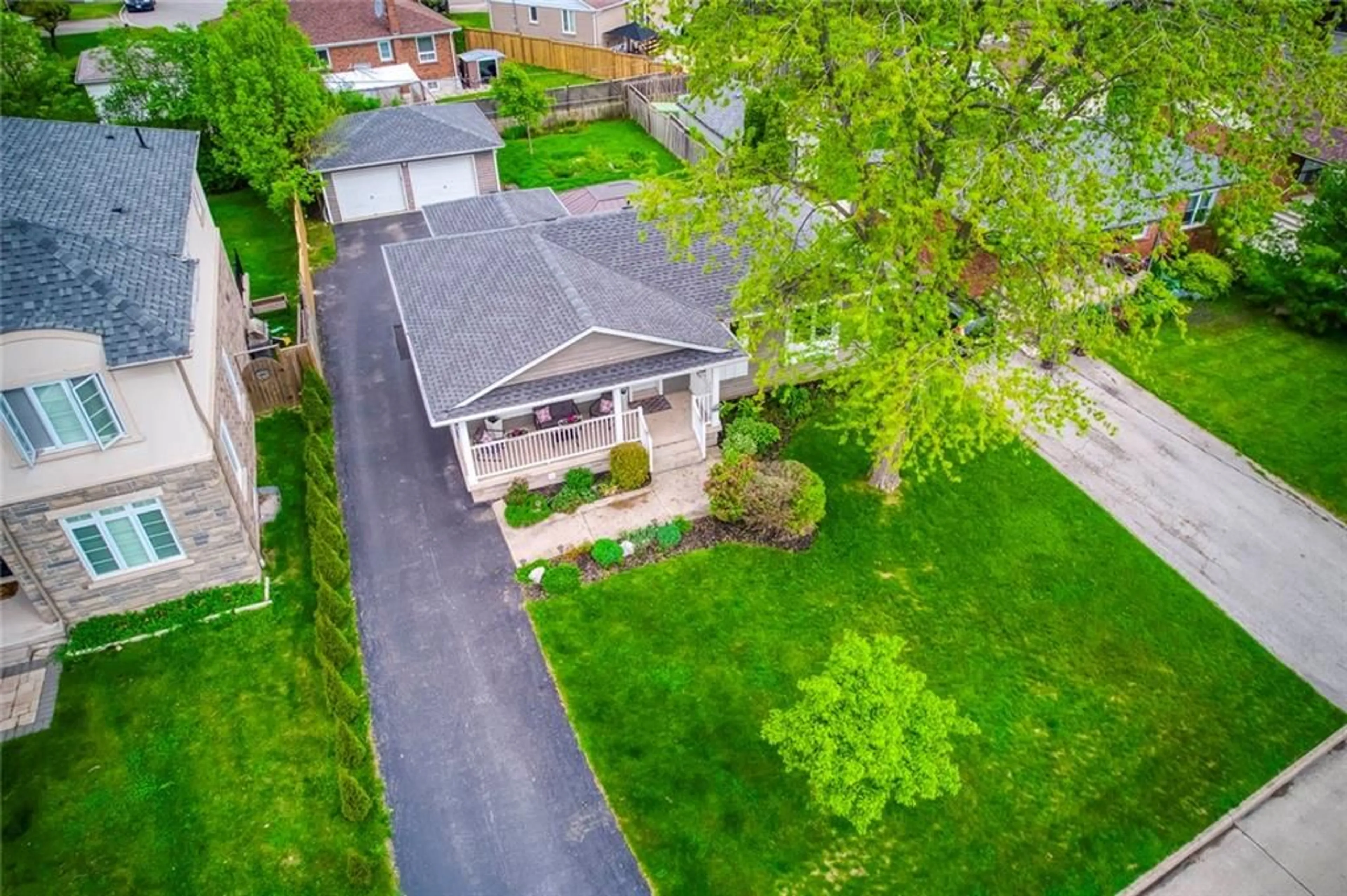 Frontside or backside of a home for 443 PINELAND Ave, Oakville Ontario L6K 1Z6