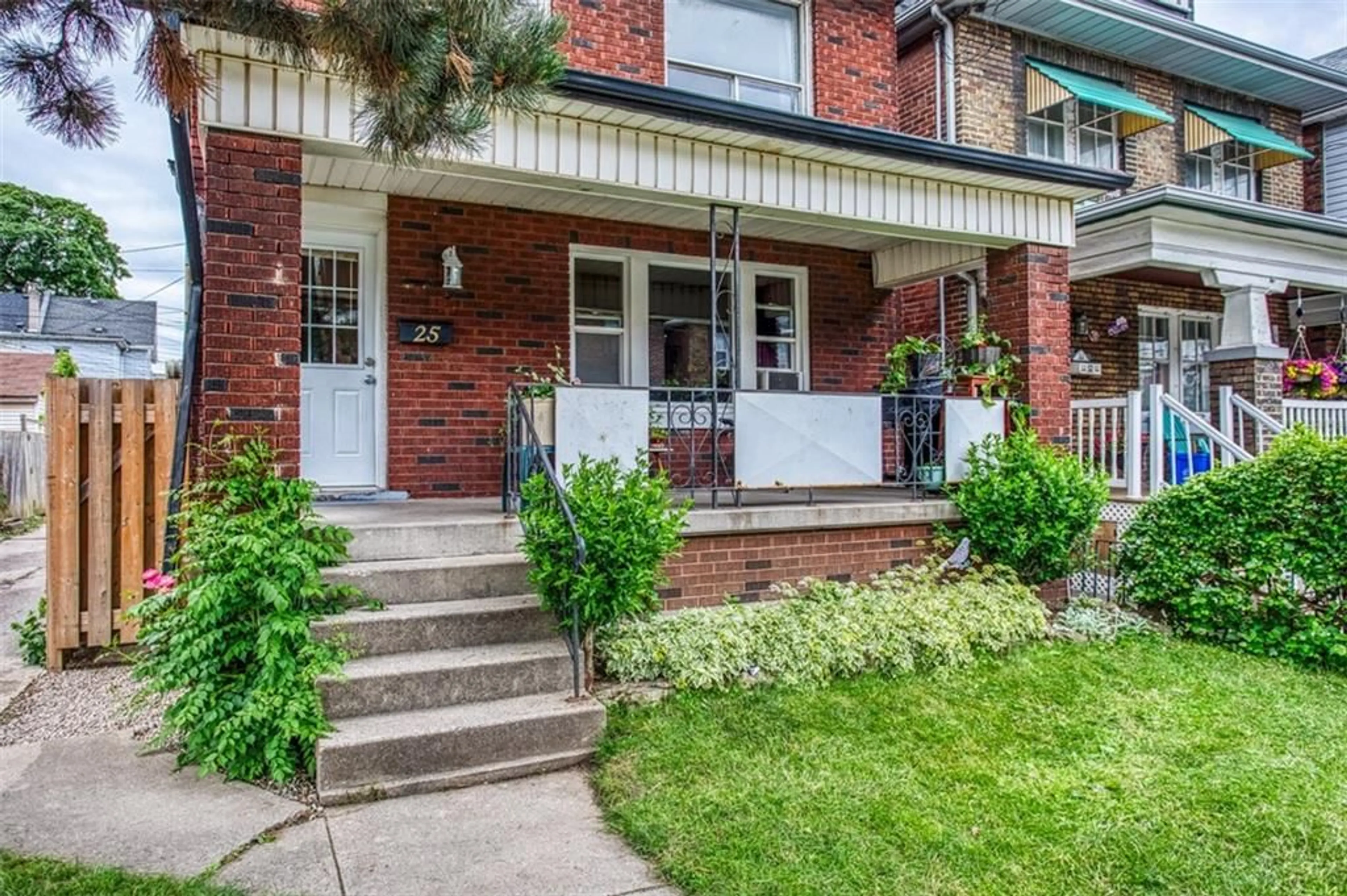 Home with brick exterior material for 25 CHESTNUT Ave, Hamilton Ontario L8L 6K5